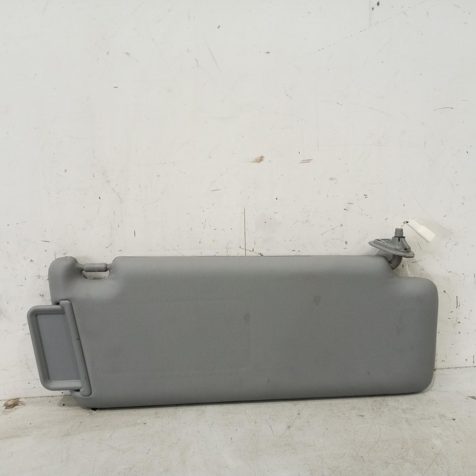 View Auto part Sunvisor Toyota Kluger 2004