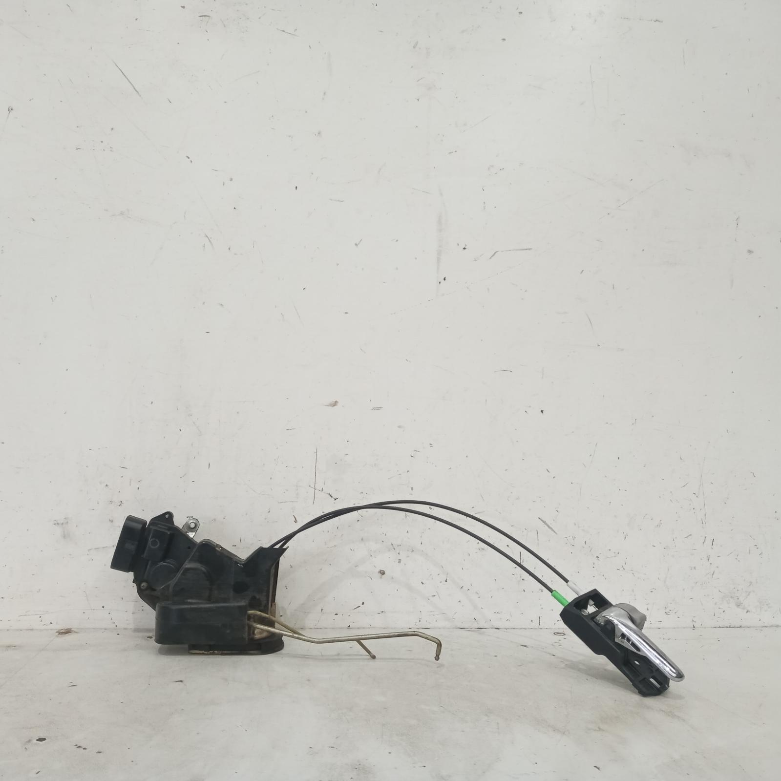 View Auto part Door/Boot/Gate Lock Toyota Kluger 2004