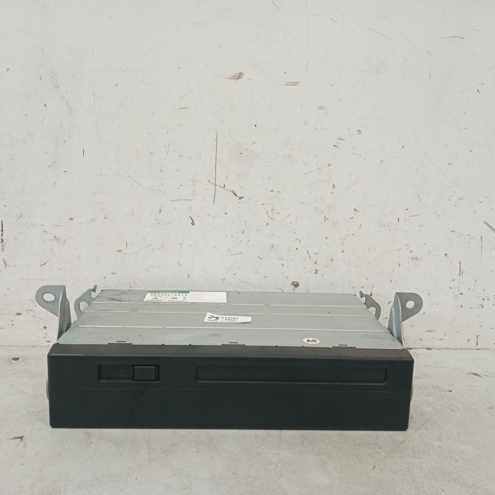 View Auto part Radio/Cd/Dvd/Sat/Tv Toyota Kluger 2004