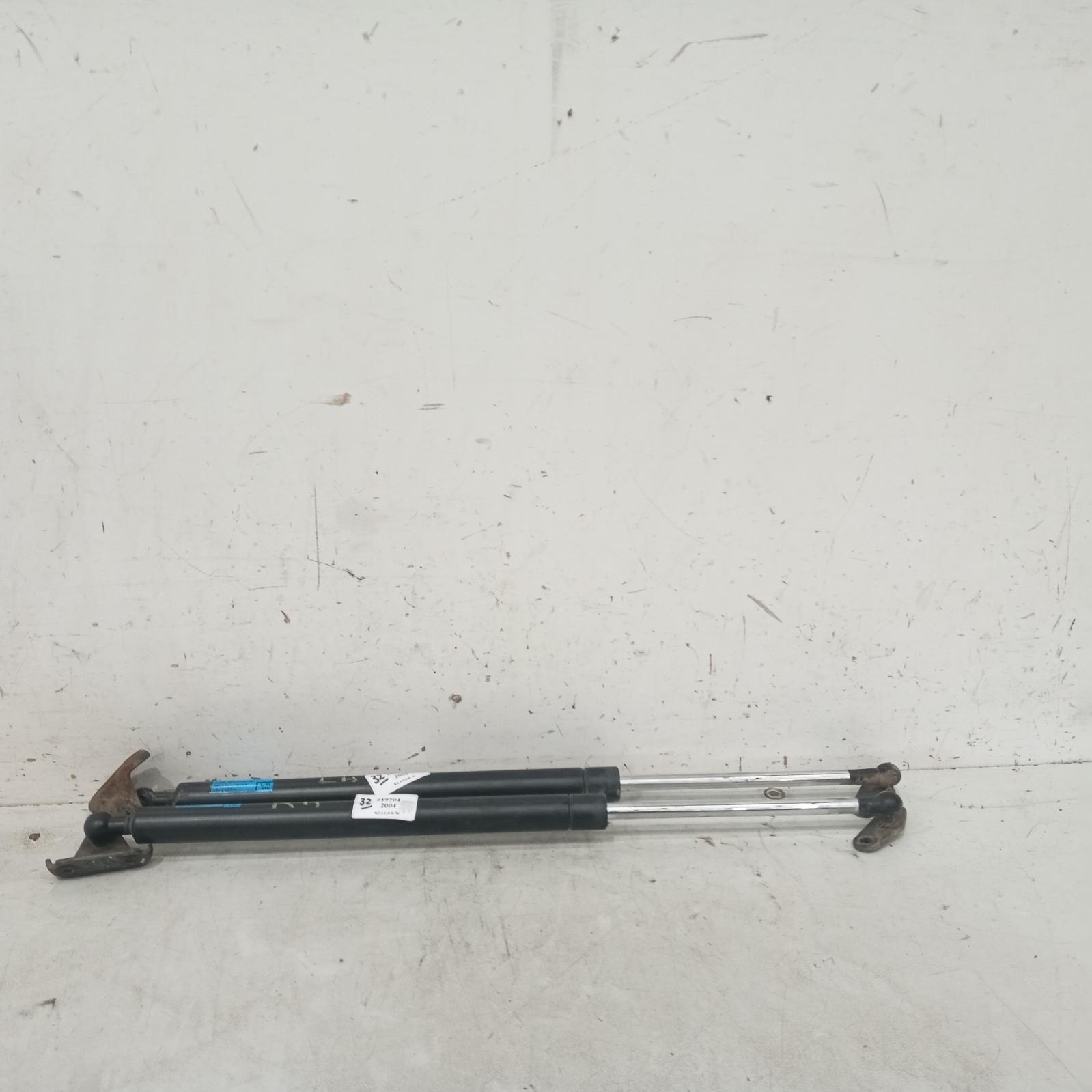 View Auto part Hatch Strut Toyota Kluger 2004