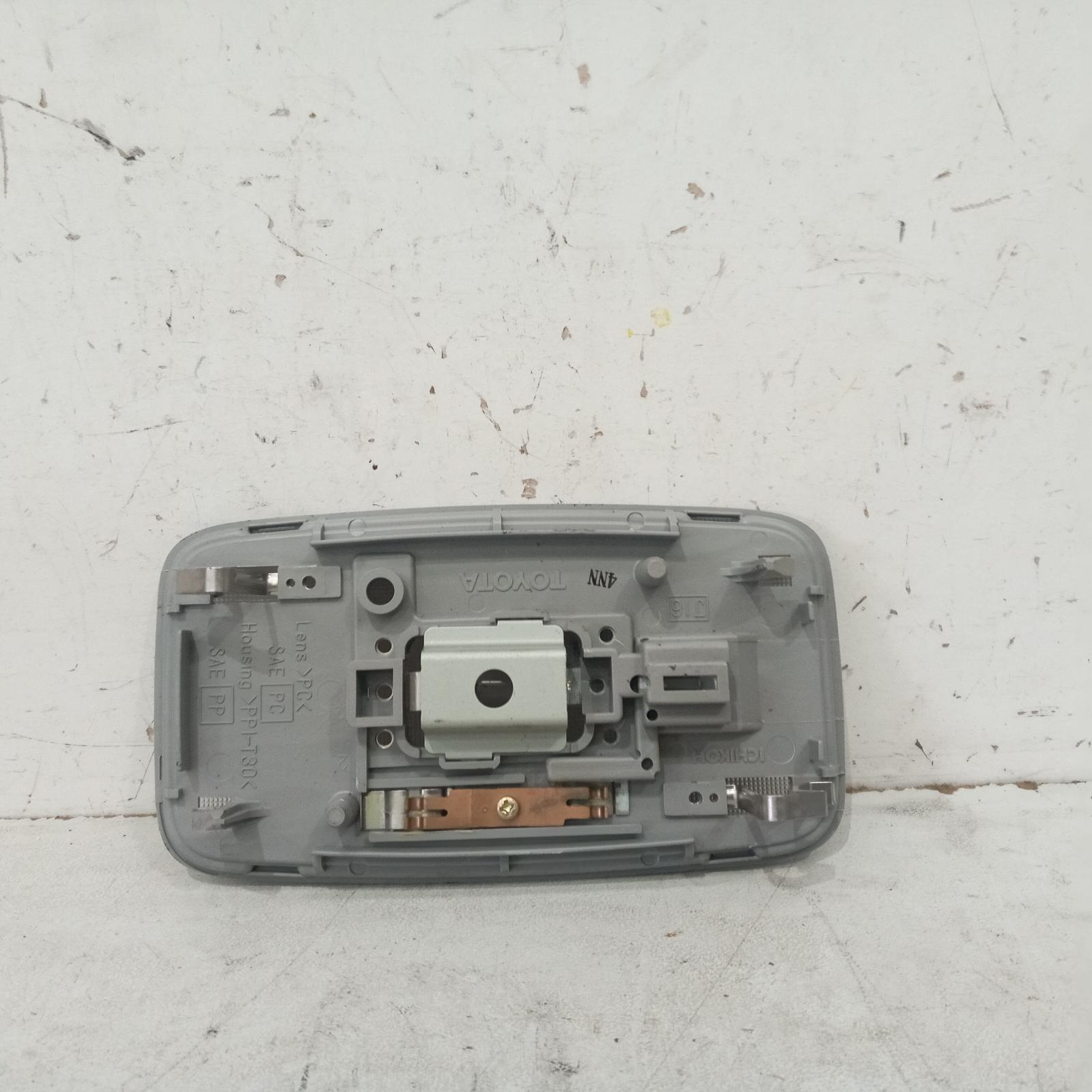 View Auto part Courtesy Light Toyota Kluger 2004