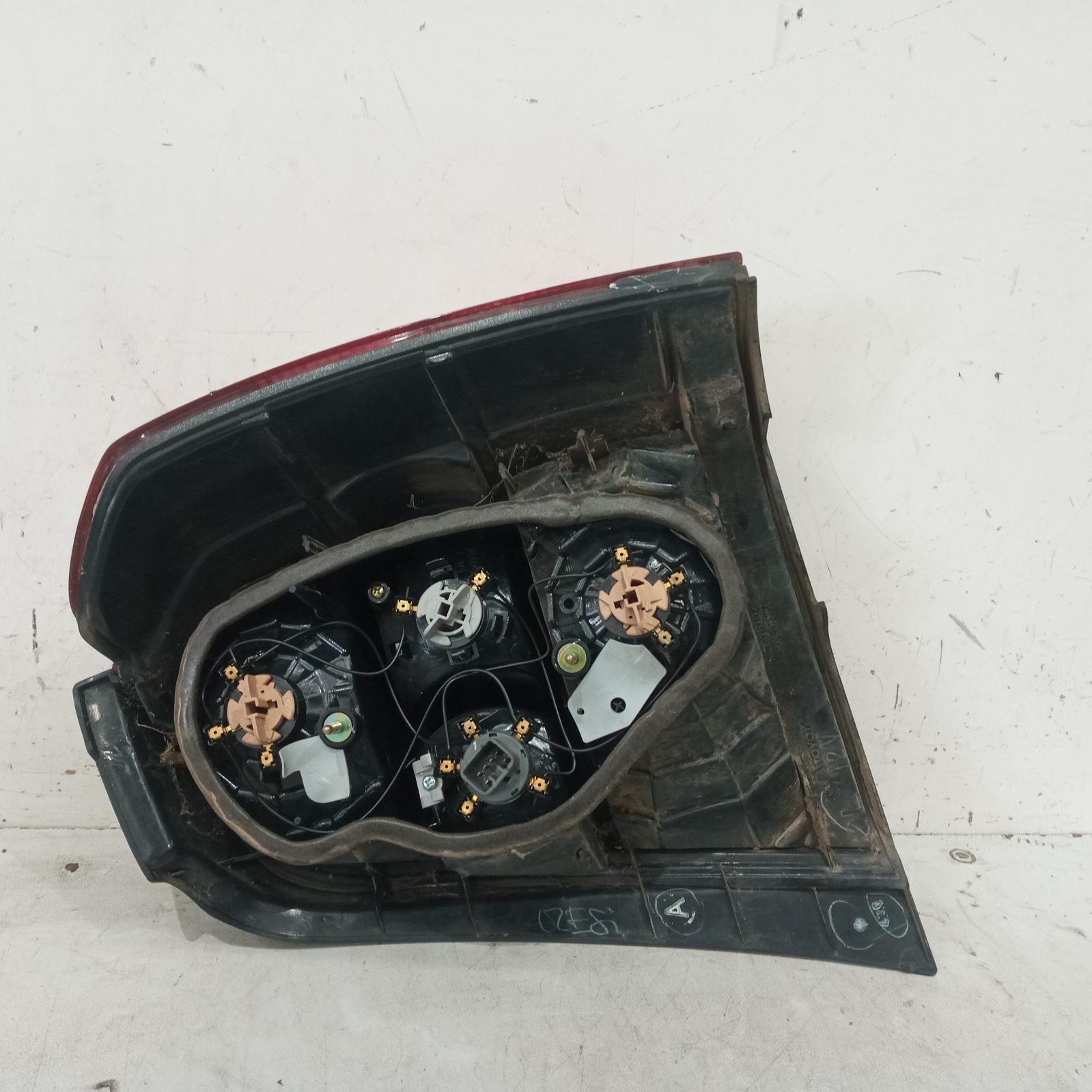 View Auto part Left Taillight Toyota Kluger 2004