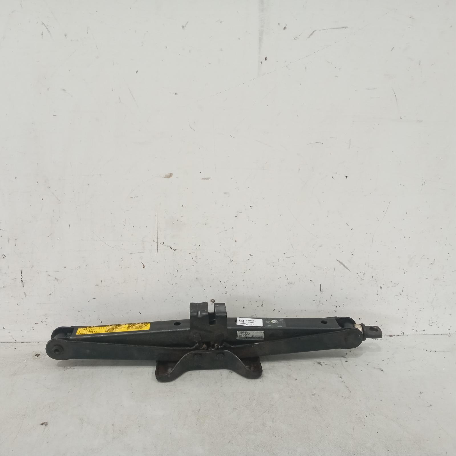 View Auto part Jack Toyota Kluger 2004