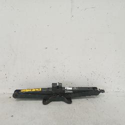 View Auto part Jack Toyota Kluger 2004
