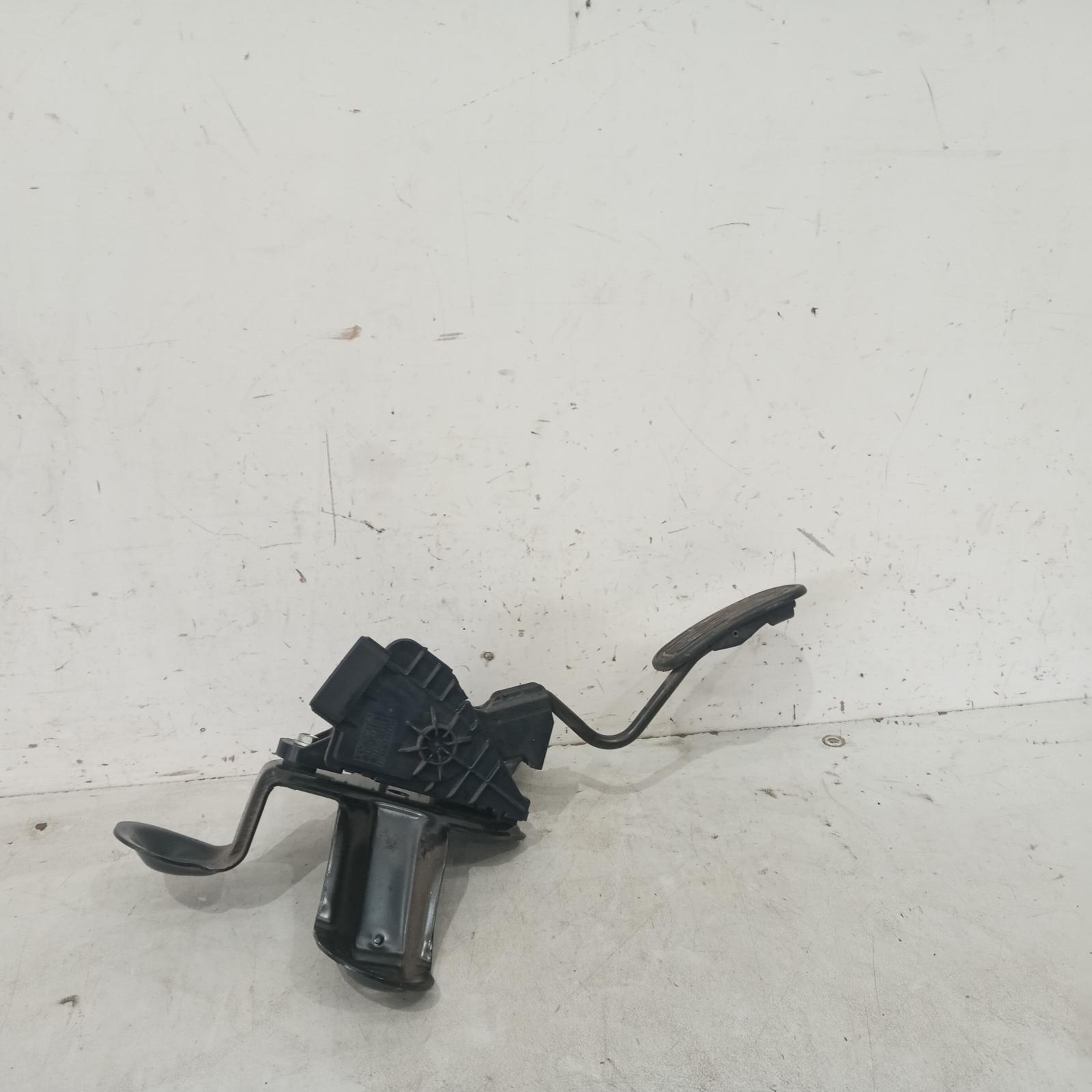 View Auto part Pedal Assembly Toyota Kluger 2004