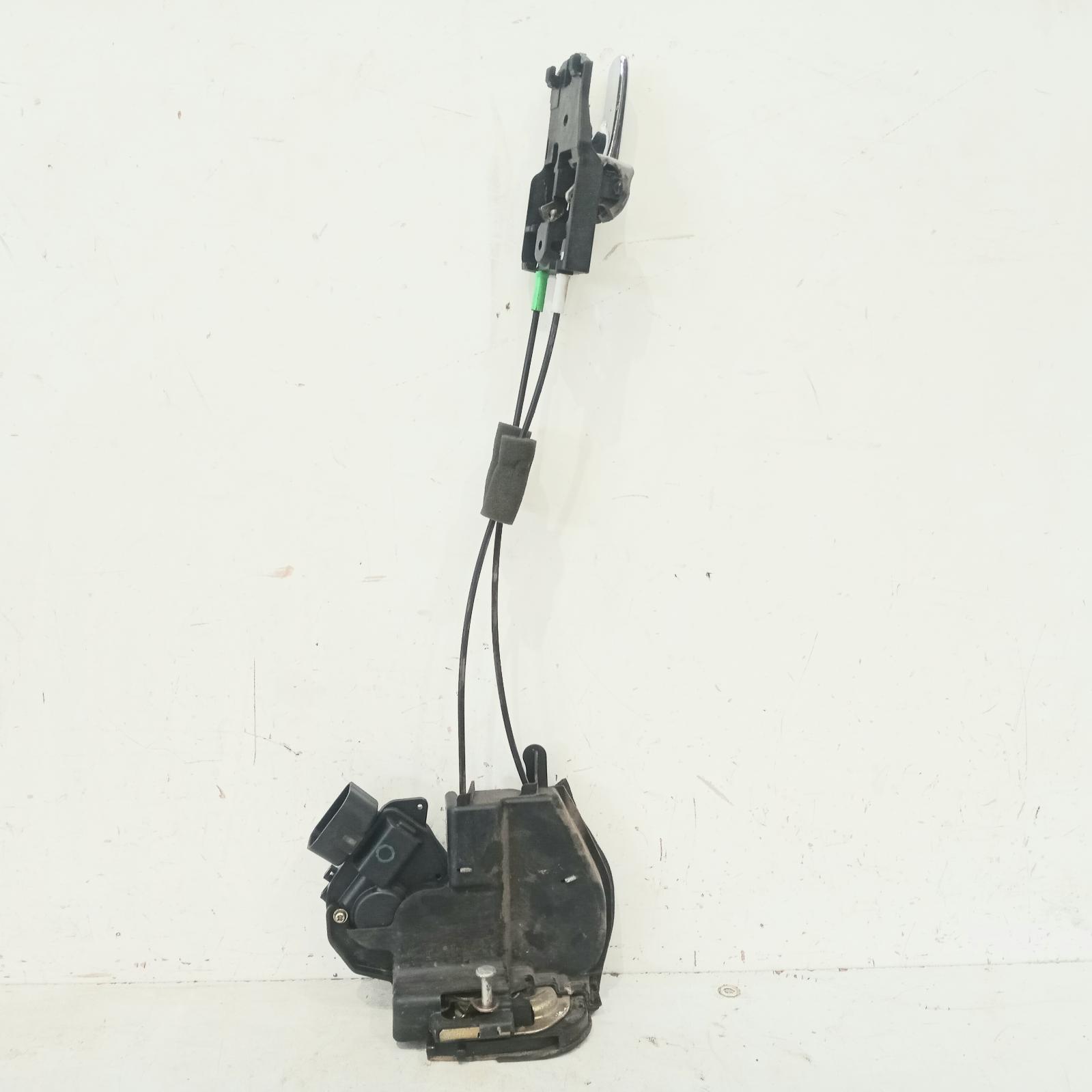 View Auto part Door/Boot/Gate Lock Toyota Kluger 2004
