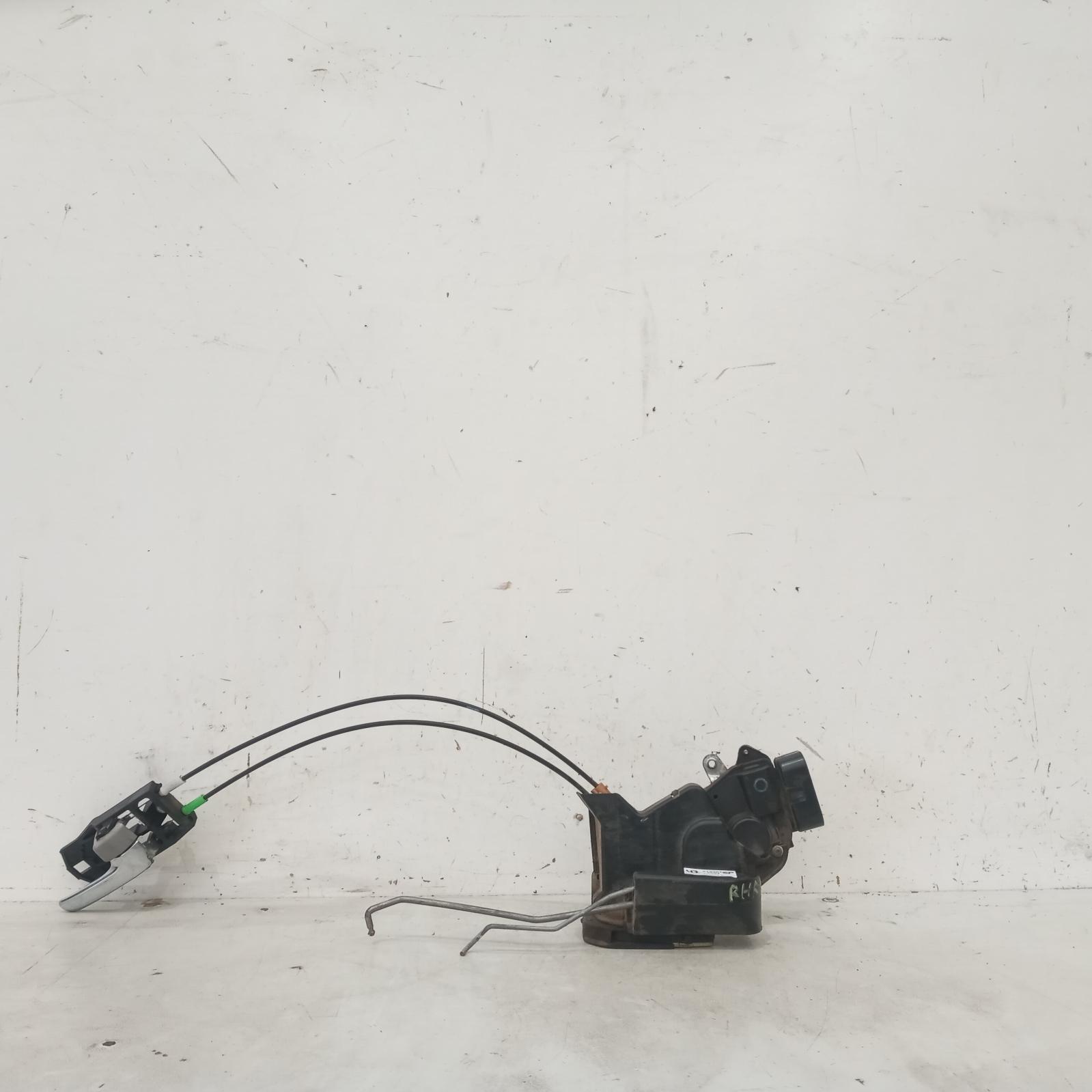 View Auto part Door/Boot/Gate Lock Toyota Kluger 2004