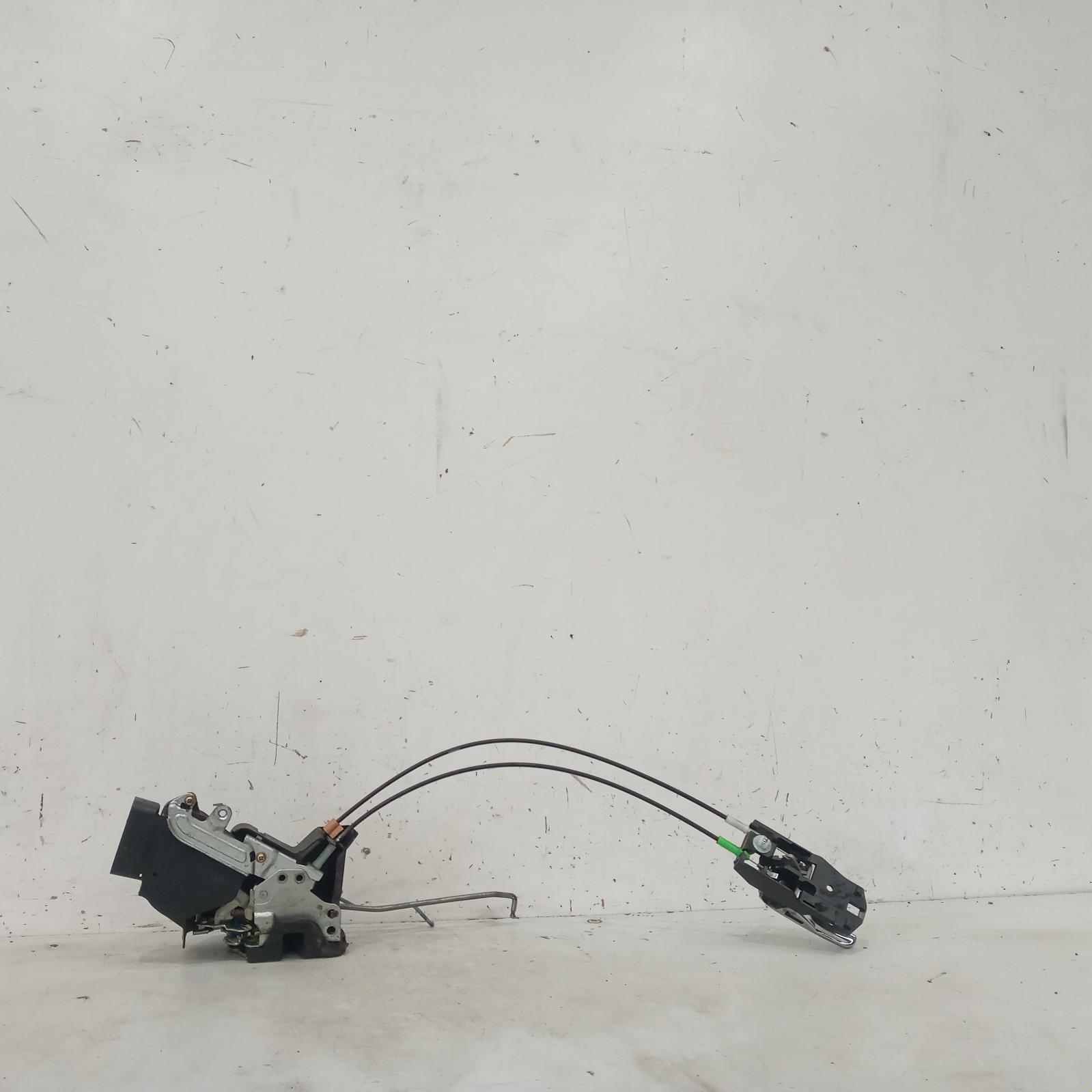 View Auto part Door/Boot/Gate Lock Toyota Kluger 2004