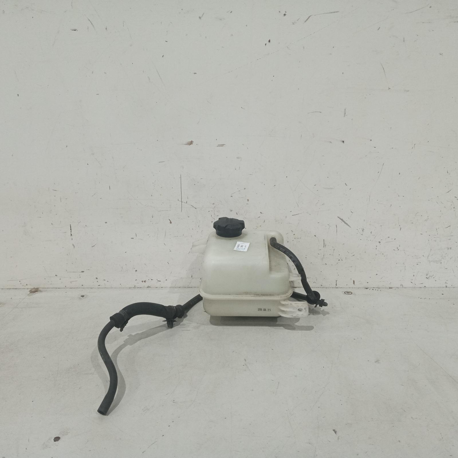 View Auto part Overflow Bottle Hyundai Ix35 2013