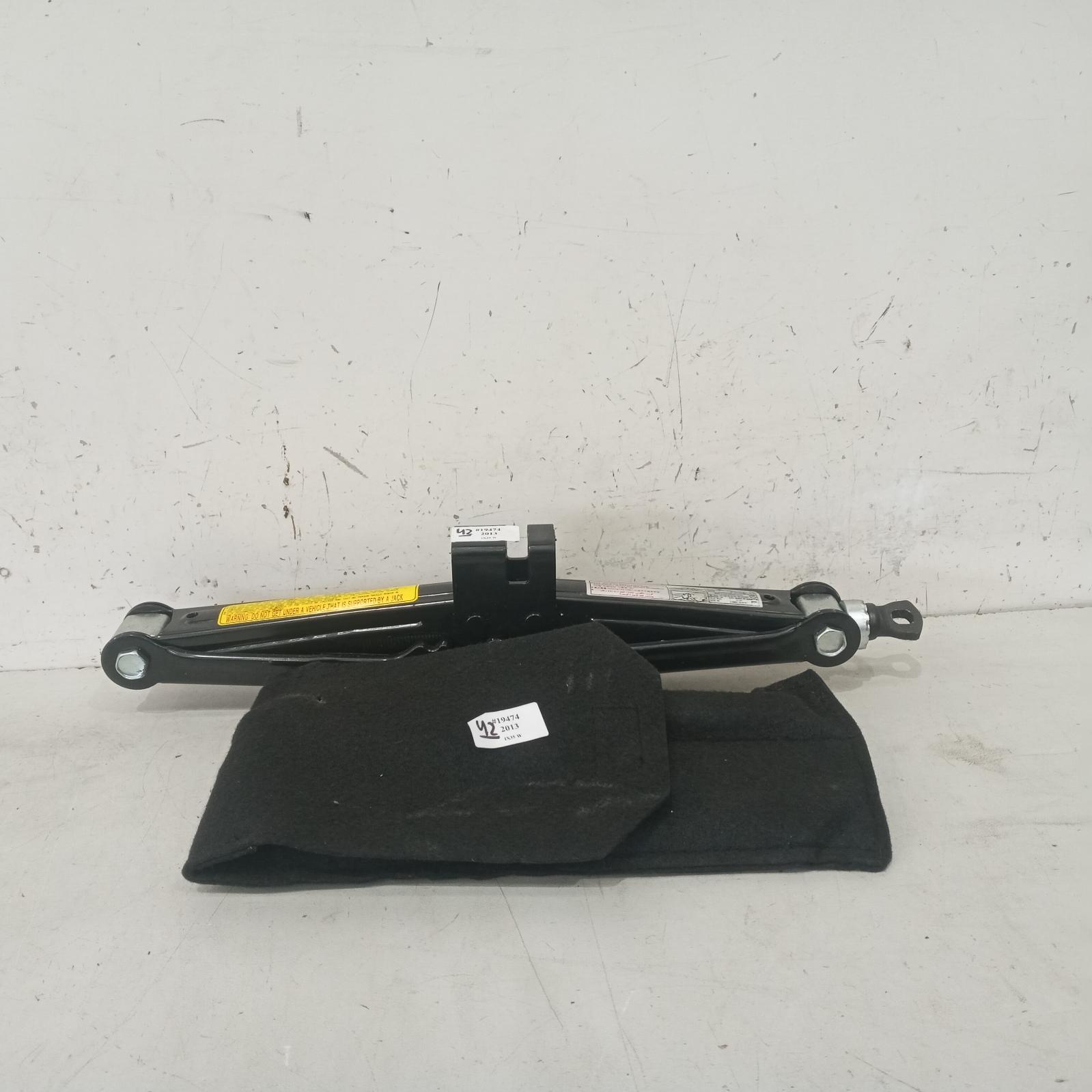 View Auto part Jack/Tool Kit Hyundai Ix35 2013