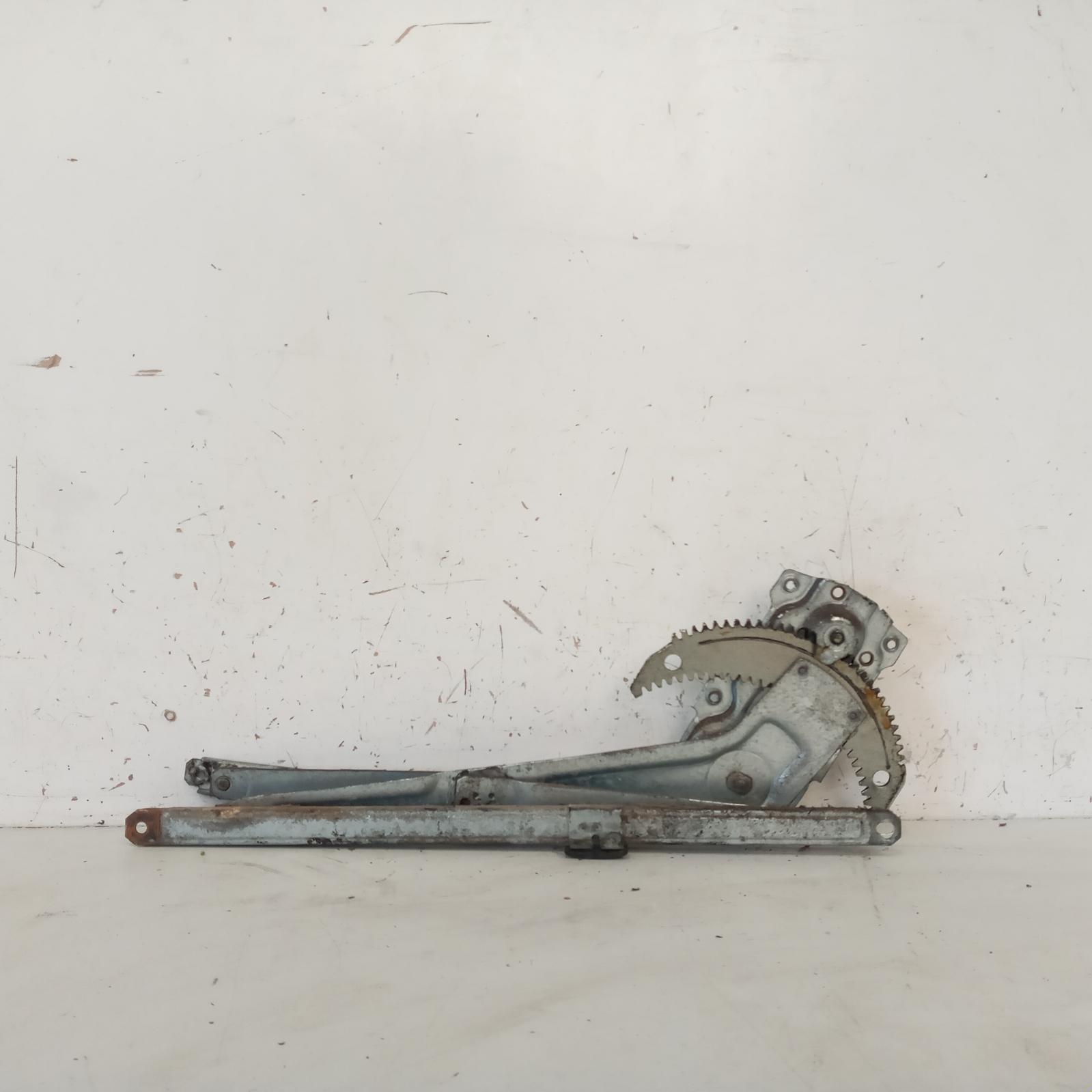 View Auto part Right Front Window Reg/Motor Toyota Hiace 2002