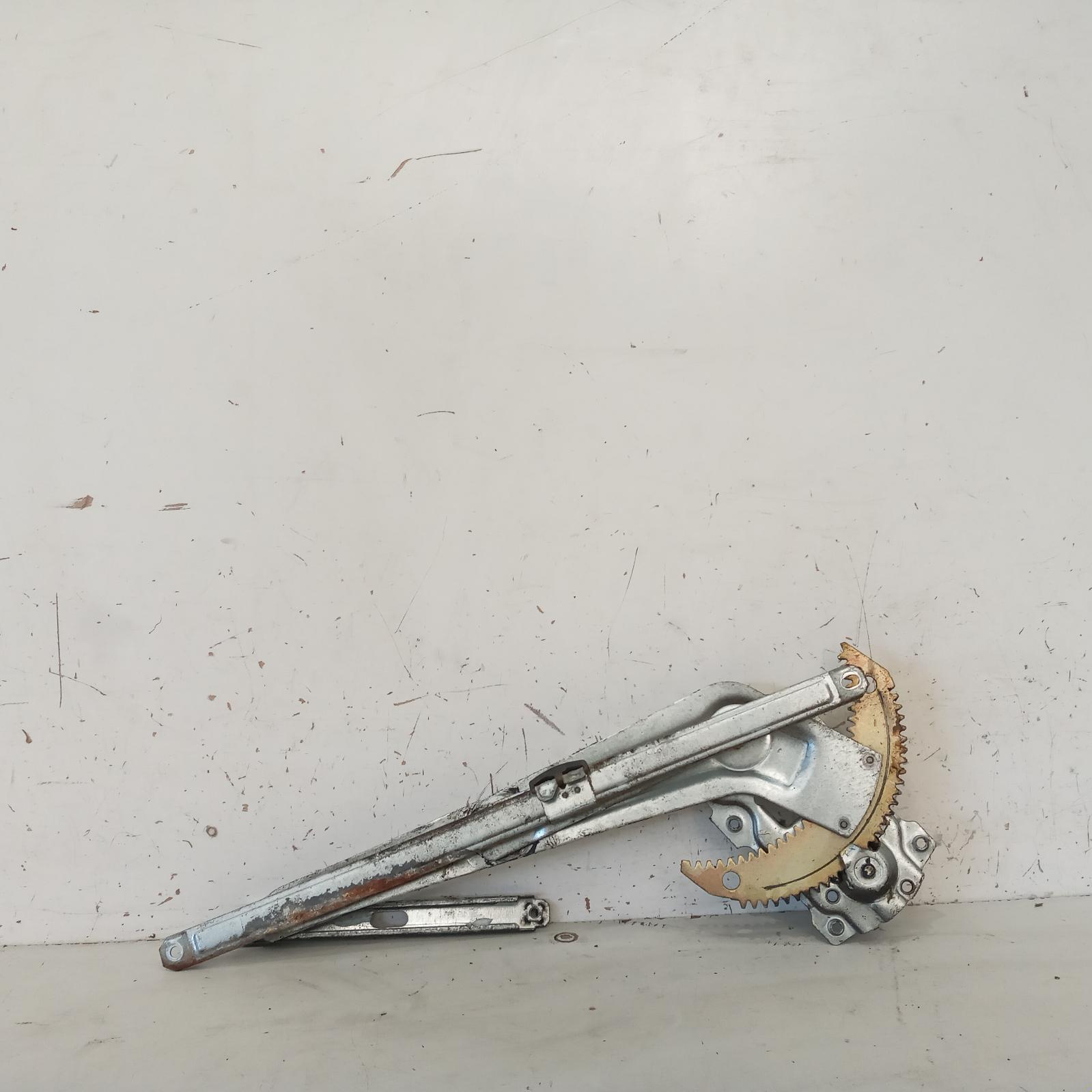 View Auto part Left Front Window Reg/Motor Toyota Hiace 2002