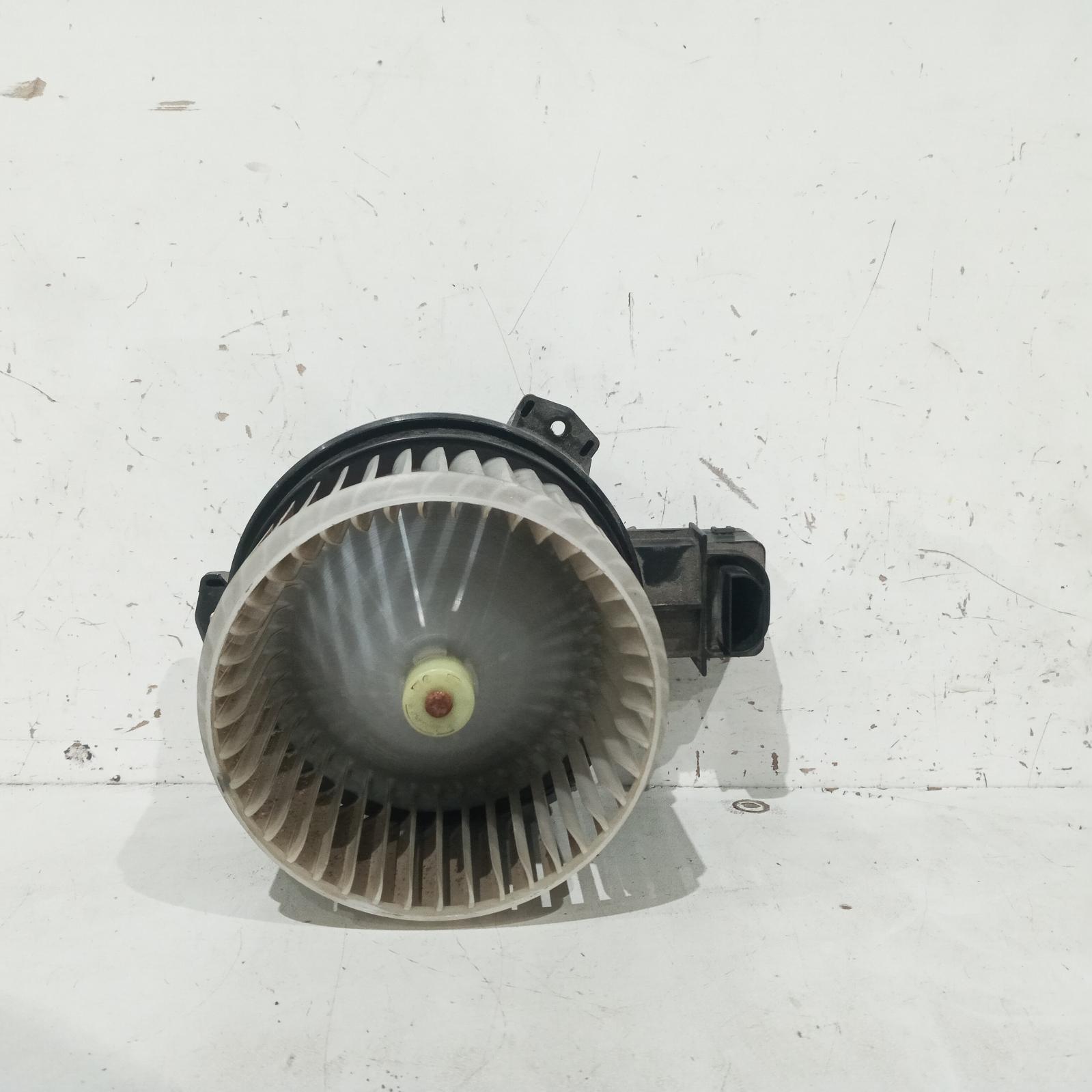 View Auto part Heater Fan Motor Toyota Hilux 2017