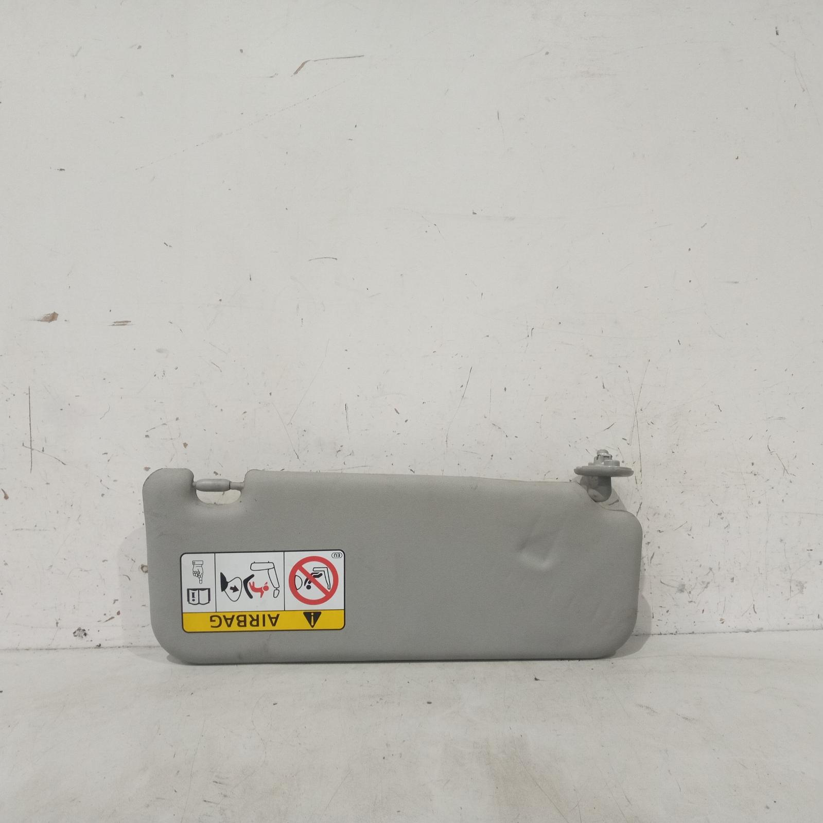 View Auto part Sunvisor Toyota Hilux 2017