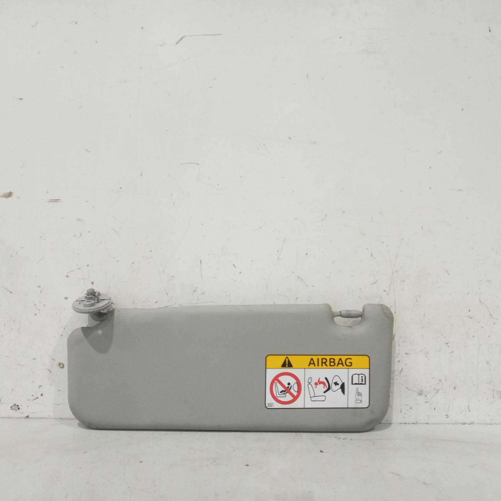 View Auto part Sunvisor Toyota Hilux 2017