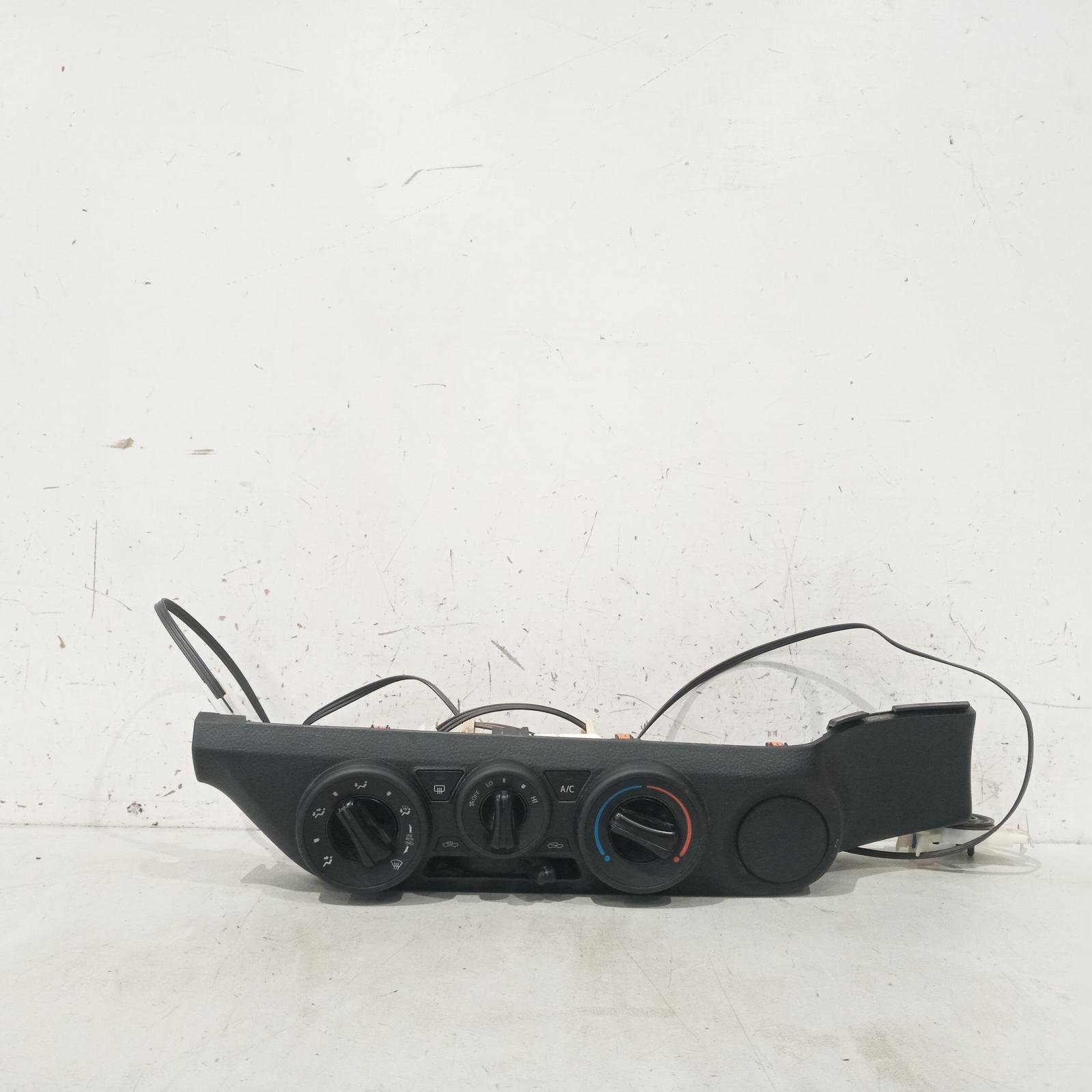 View Auto part Heater/Ac Controls Toyota Hilux 2017