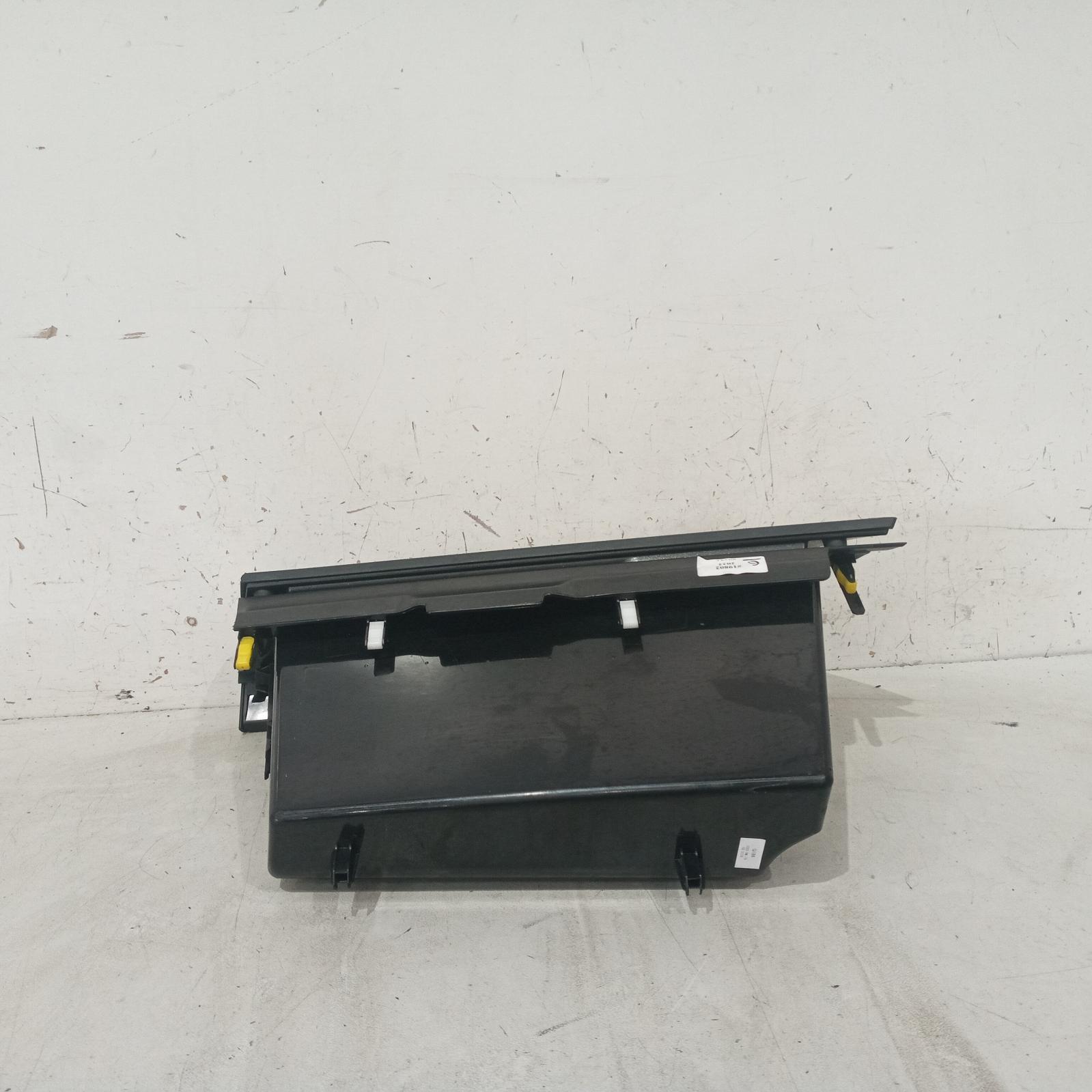 View Auto part Glove Box Toyota Hilux 2022