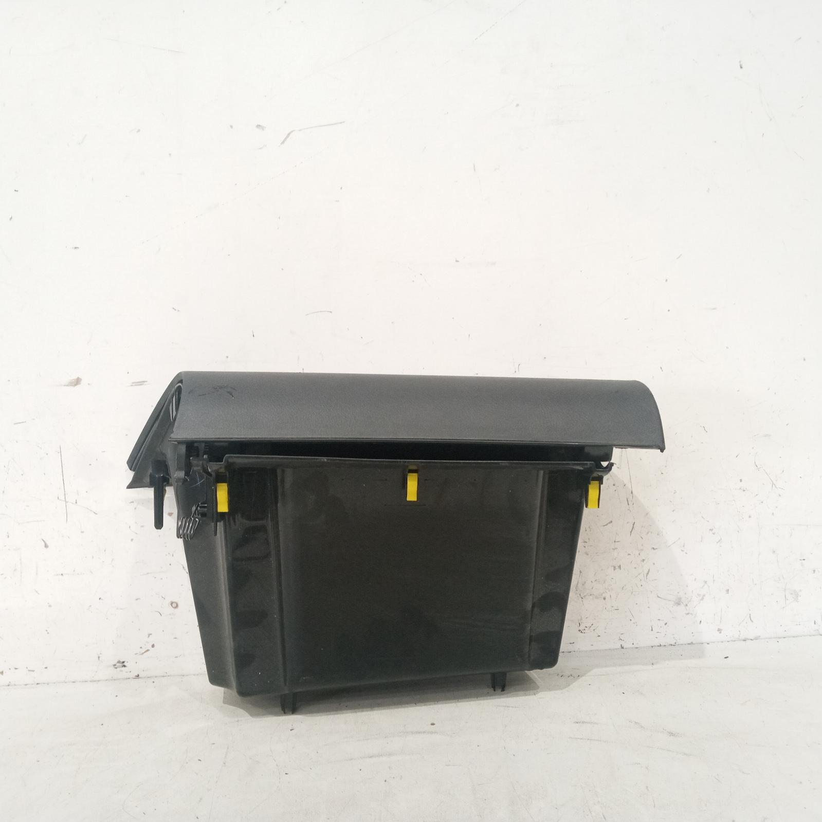 View Auto part Glove Box Toyota Hilux 2022