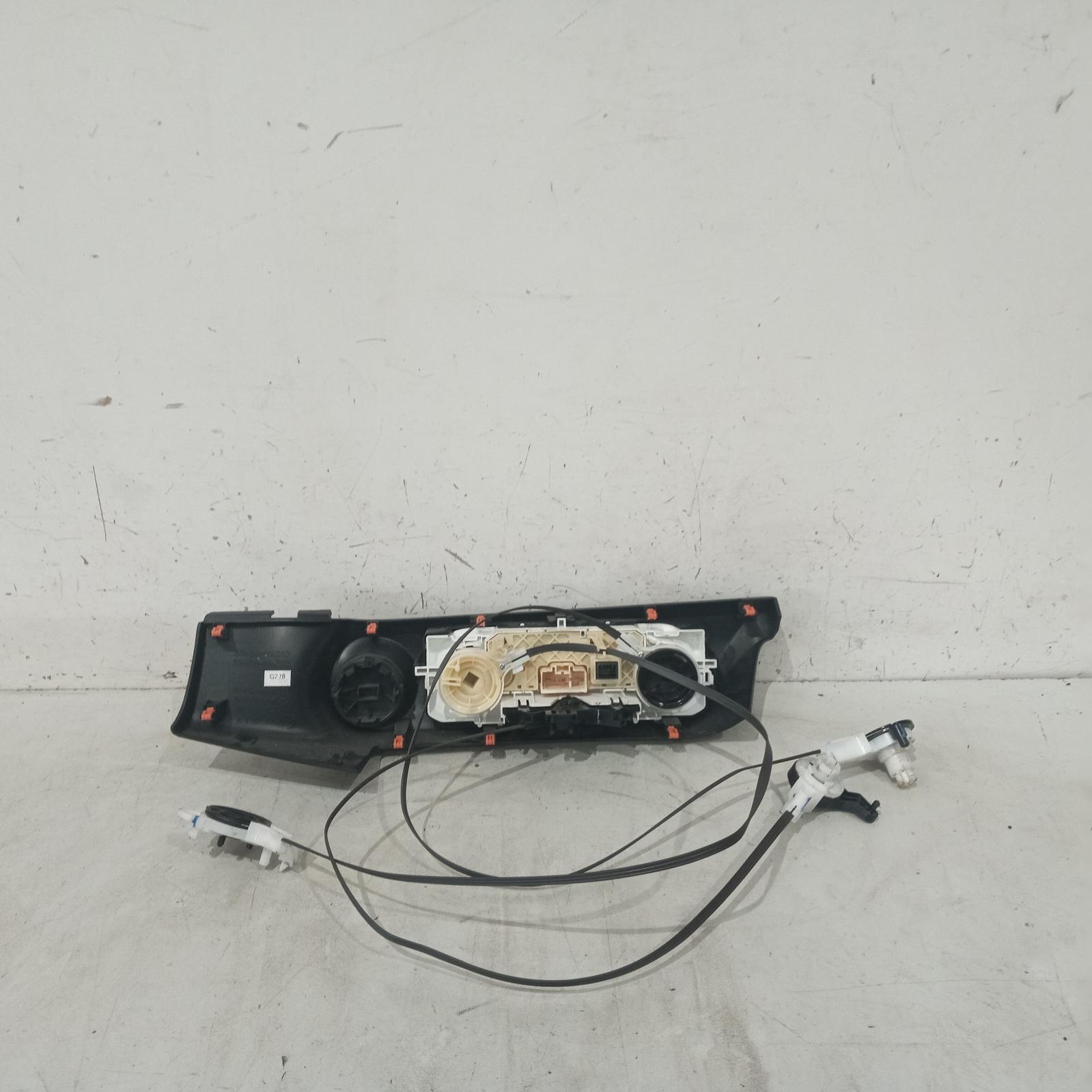 2022 Toyota Hilux Heater/Ac Controls View Auto part Heater/Ac Controls Toyota Hilux 2022