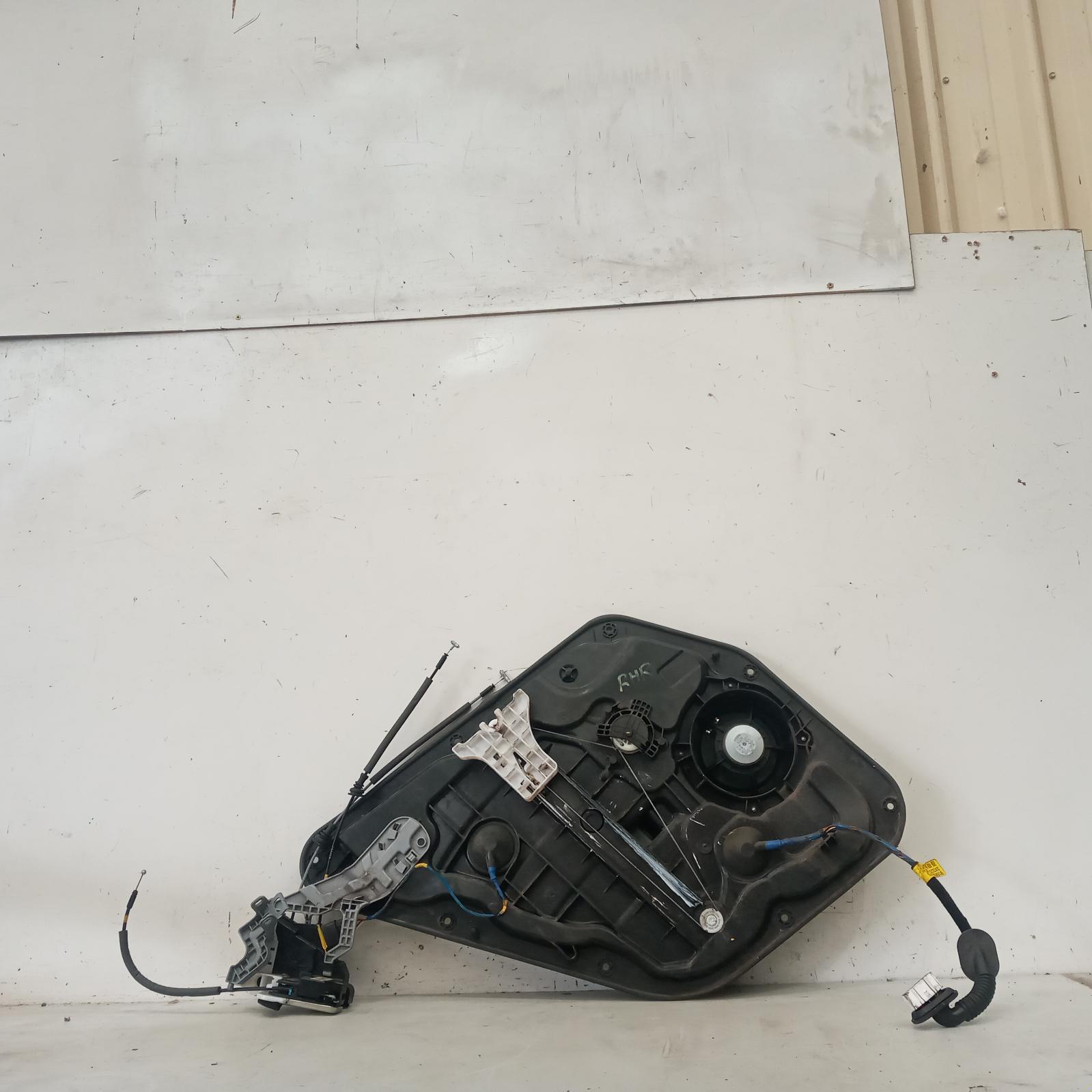 View Auto part Right Rear Wnd Reg/Motor Hyundai Elantra 2015
