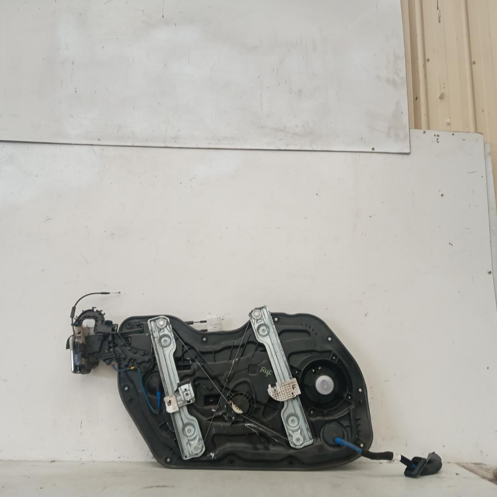 View Auto part Right Front Window Reg/Motor Hyundai Elantra 2015