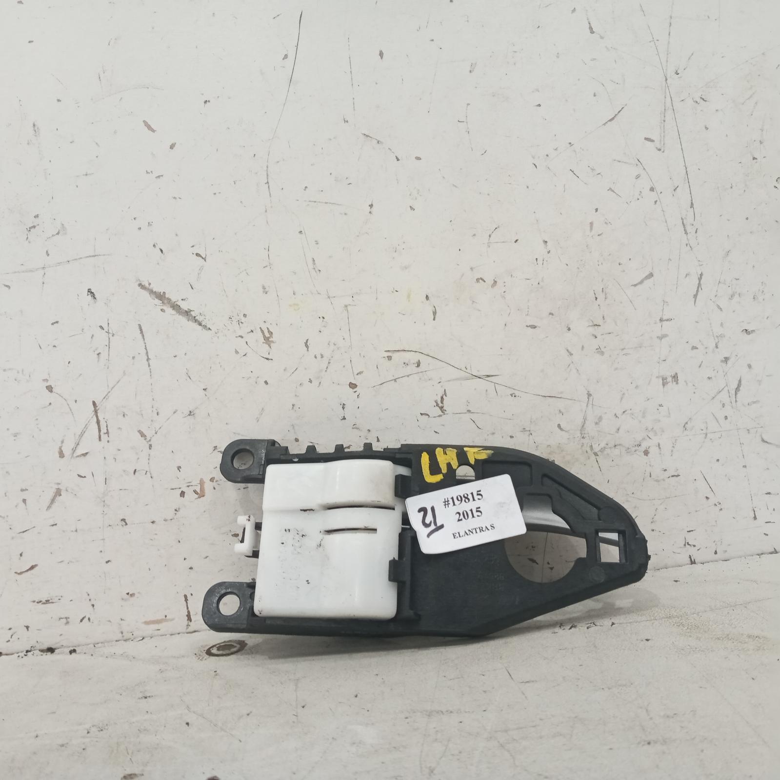 View Auto part Door Handle Hyundai Elantra 2015