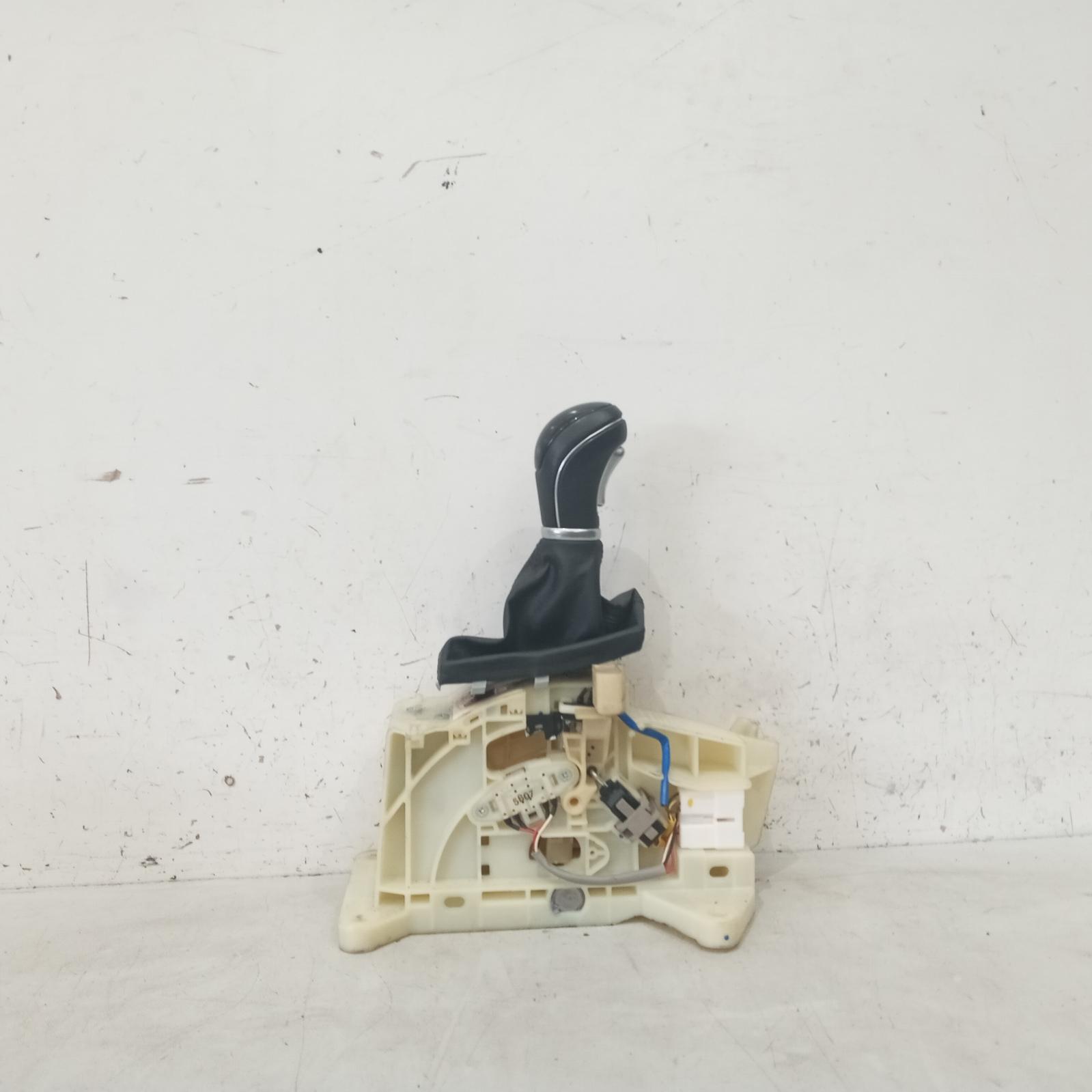 View Auto part Gear Stick/Shifter Hyundai Elantra 2015