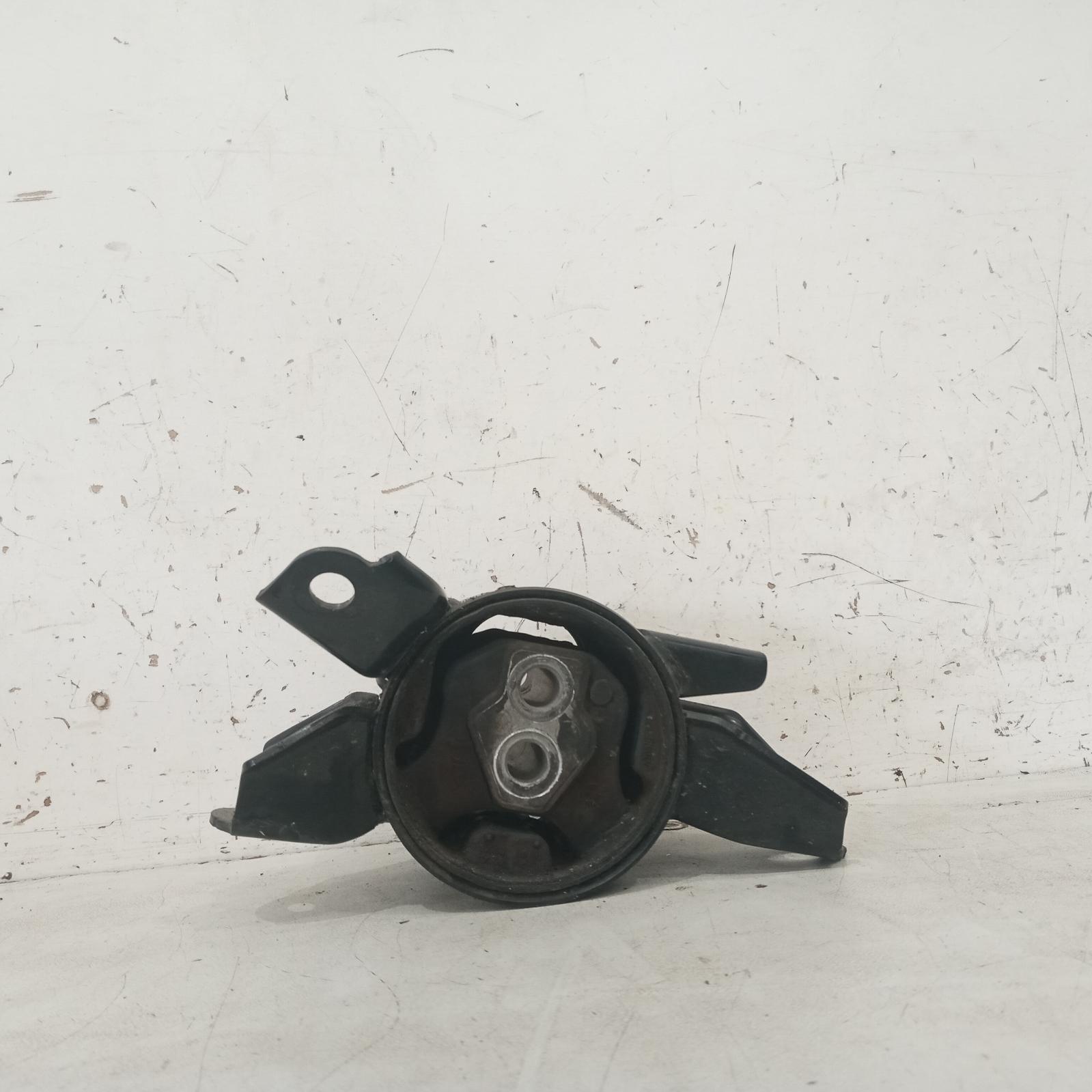 View Auto part Mount Hyundai Elantra 2015