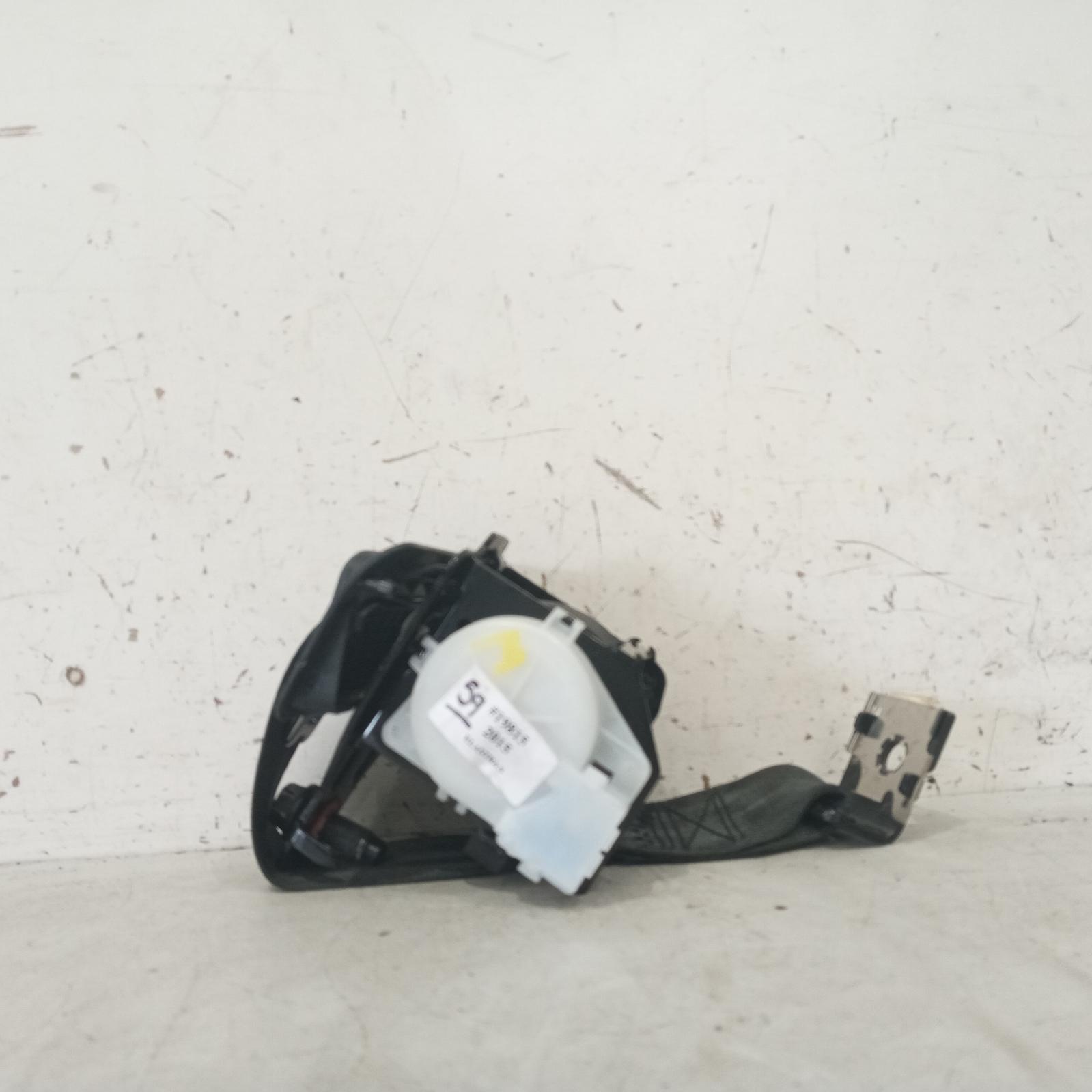 View Auto part Seatbelt/Stalk Hyundai Elantra 2015