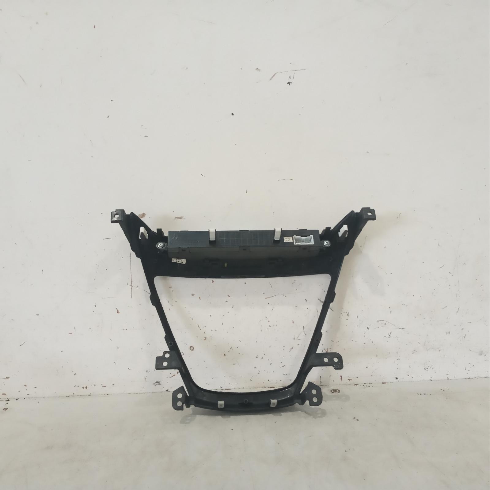 View Auto part Clock Hyundai Elantra 2015
