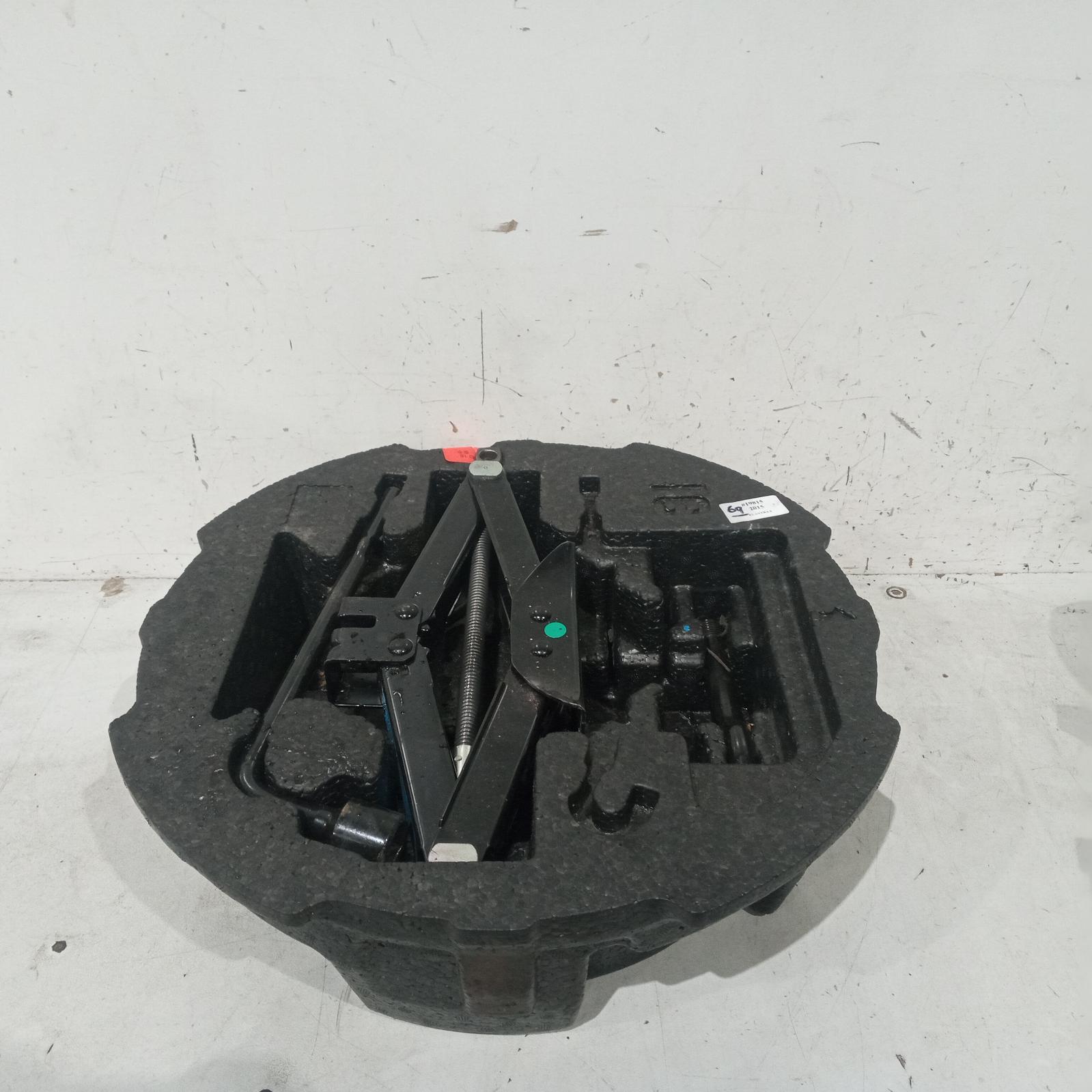 View Auto part Jack/Tool Kit Hyundai Elantra 2015
