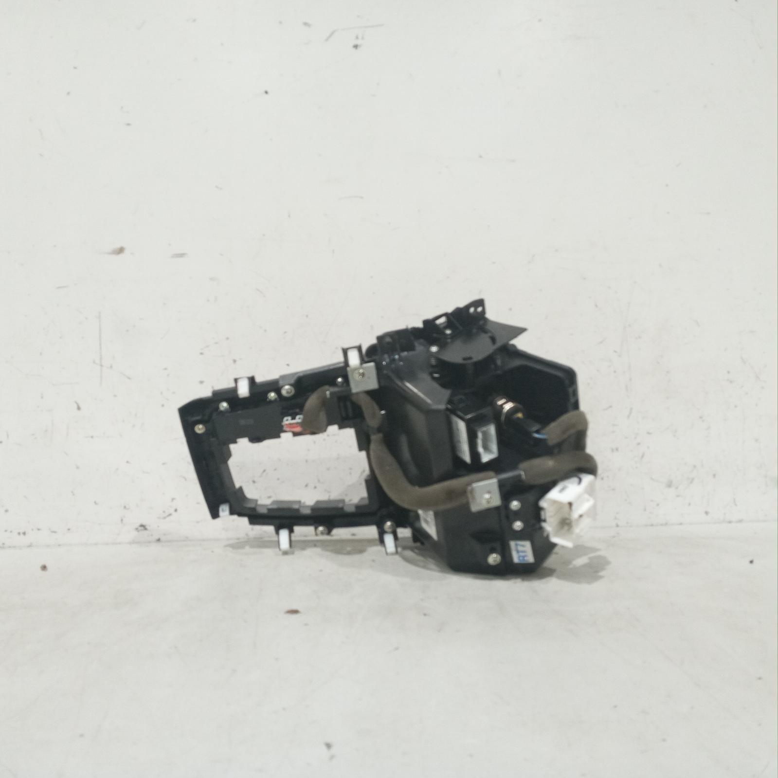 View Auto part Misc Switch/Relay Hyundai Elantra 2015