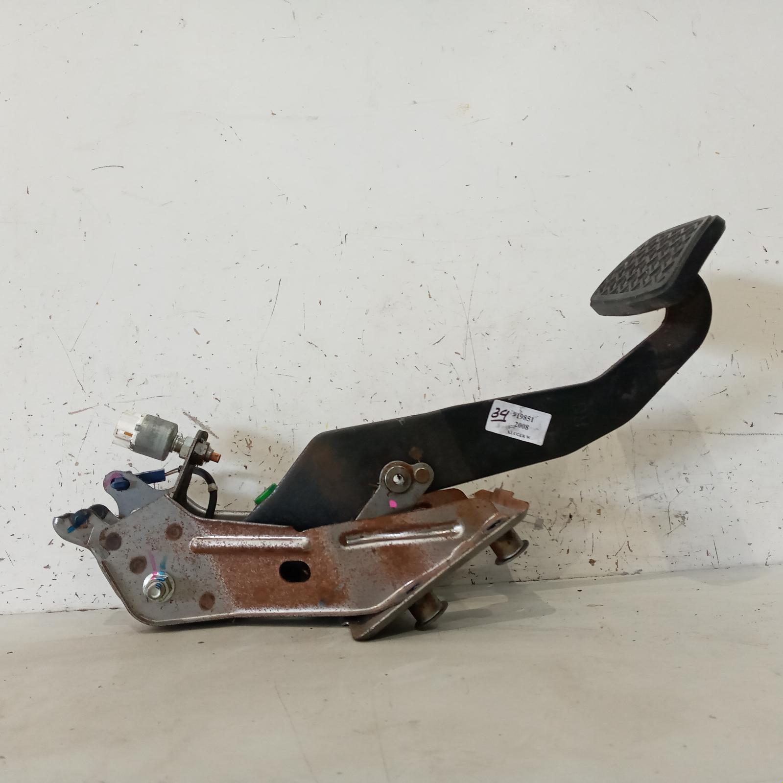 2008 Toyota Kluger Pedal Assembly View Auto part Pedal Assembly Toyota Kluger 2008
