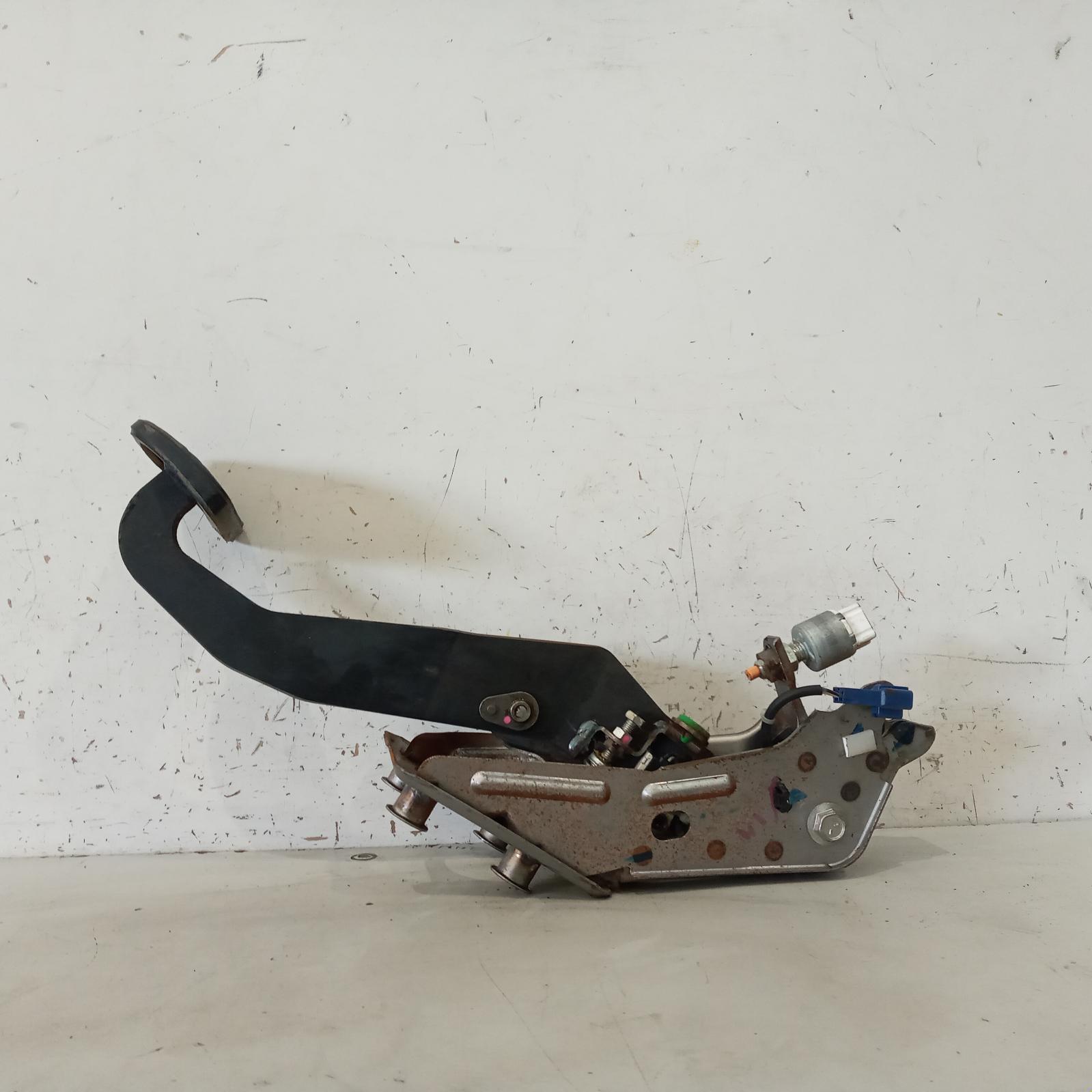 2008 Toyota Kluger Pedal Assembly View Auto part Pedal Assembly Toyota Kluger 2008
