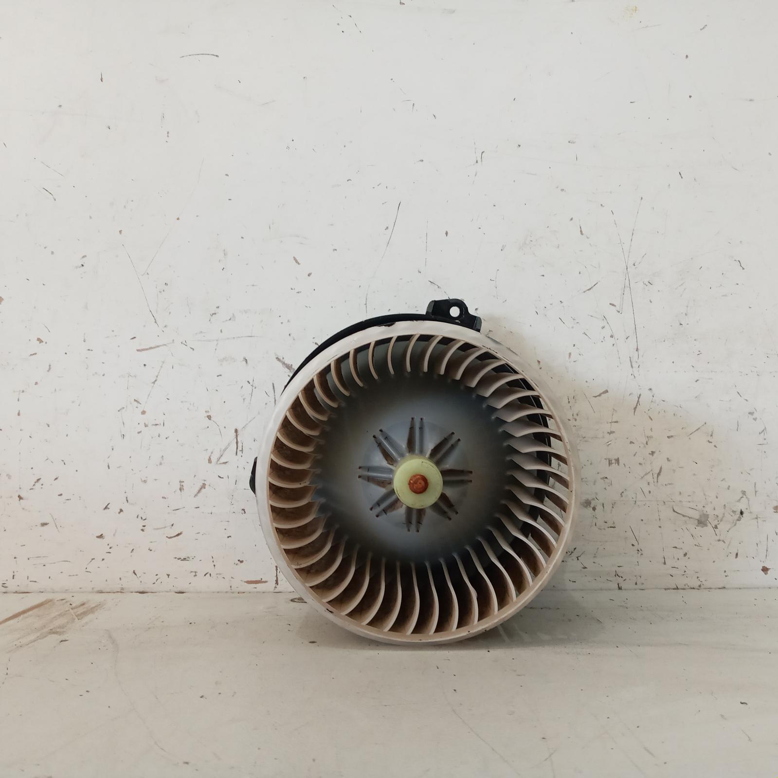 View Auto part Heater Fan Motor Toyota Kluger 2008
