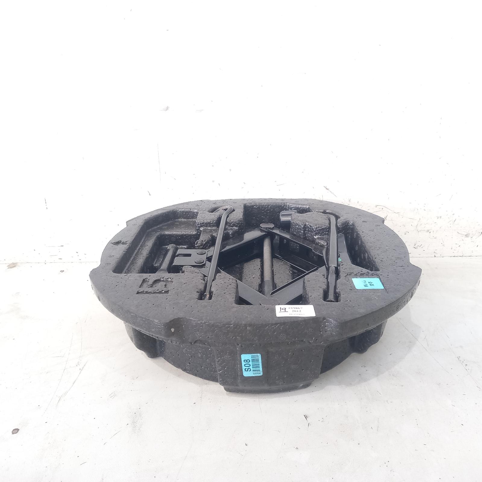 View Auto part Jack/Tool Kit Hyundai Elantra 2012