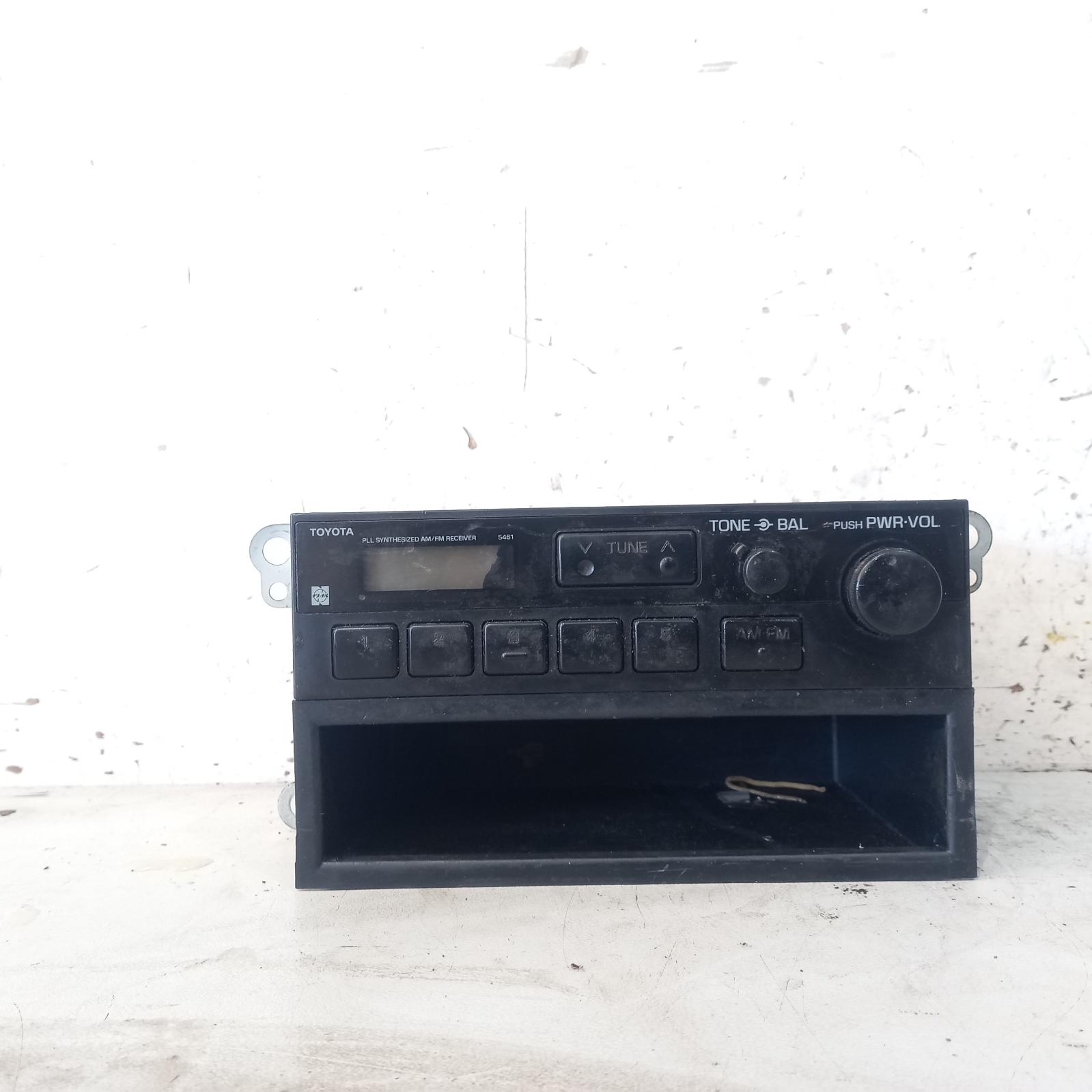 1995 Toyota Hilux Radio/Cd/Dvd/Sat/Tv View Auto part Radio/Cd/Dvd/Sat/Tv Toyota Hilux 1995