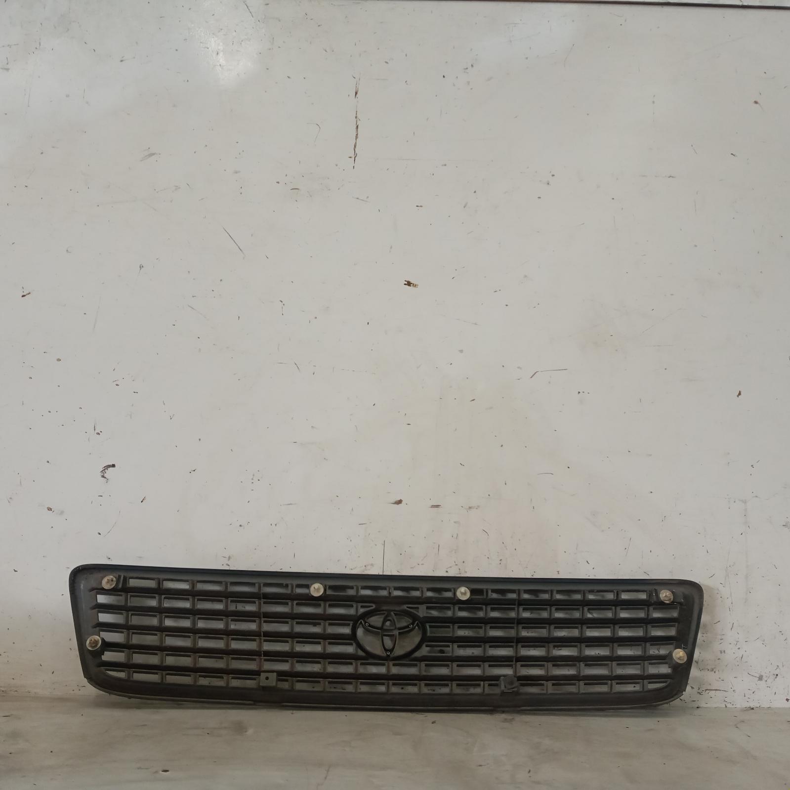View Auto part Grille Toyota Hiace 2002