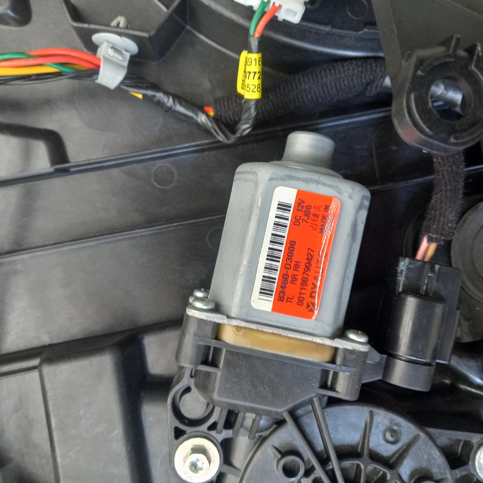 View Auto part Right Rear Wnd Reg/Motor Hyundai Tucson 2017