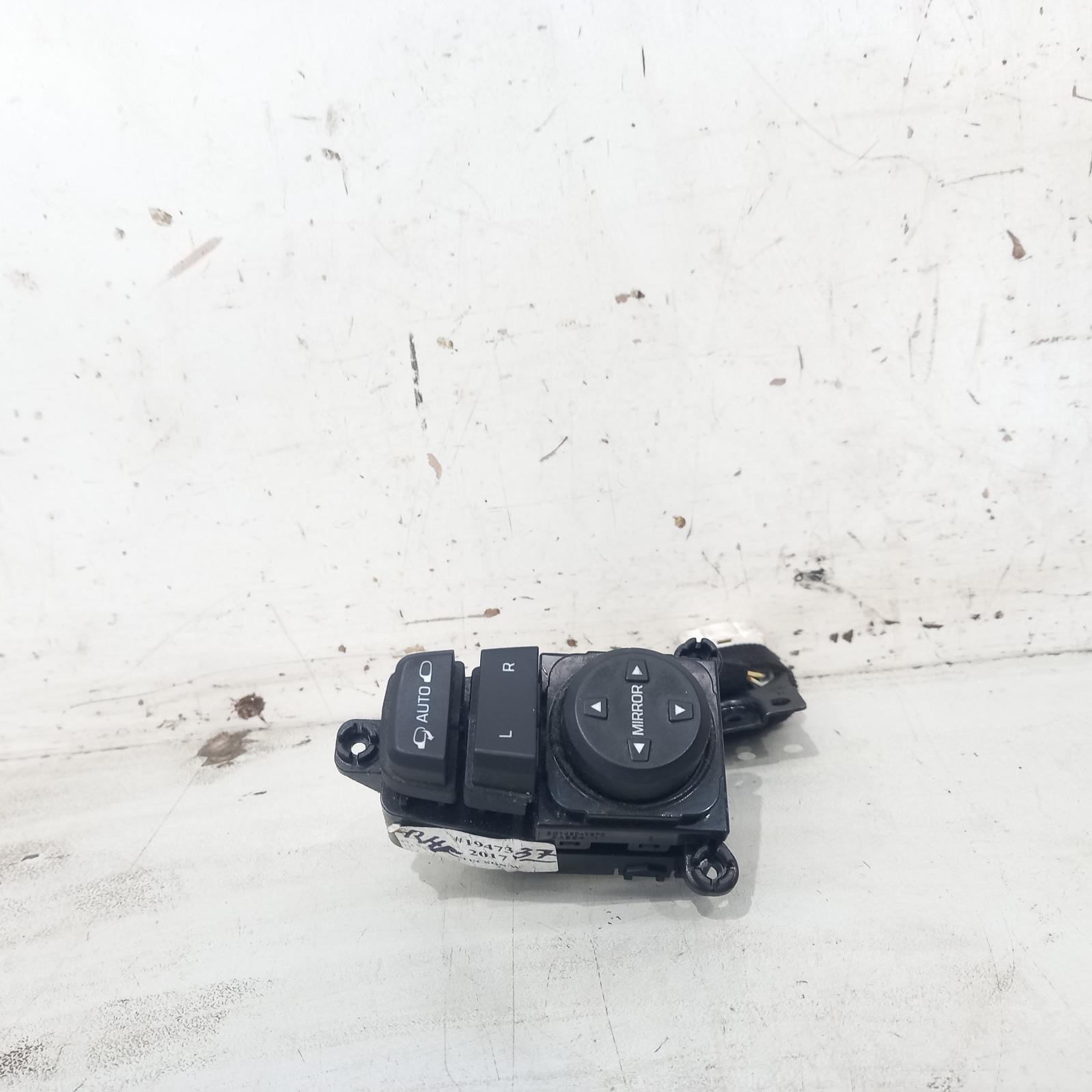 2017 Hyundai Tucson Misc Switch/Relay View Auto part Misc Switch/Relay Hyundai Tucson 2017