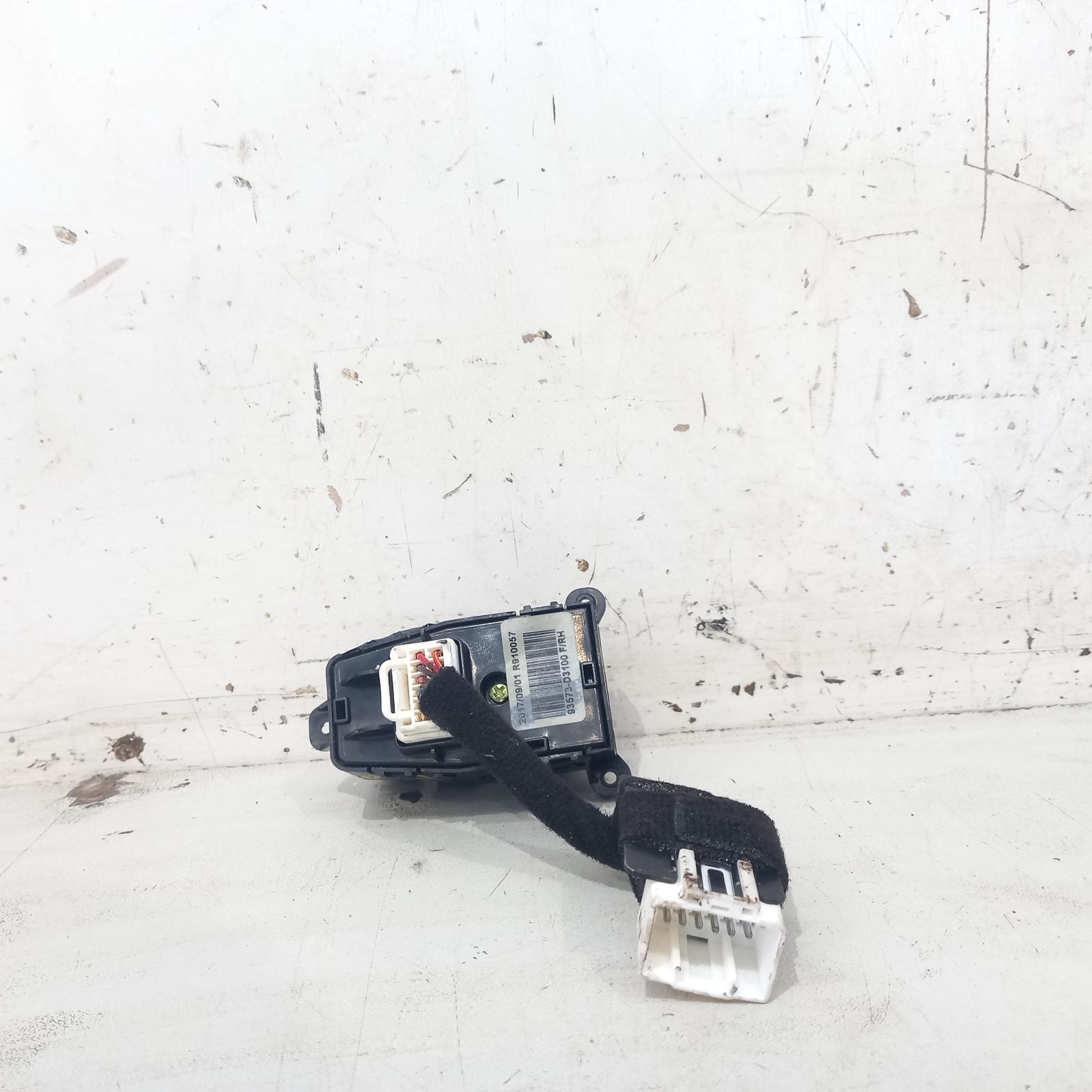 2017 Hyundai Tucson Misc Switch/Relay View Auto part Misc Switch/Relay Hyundai Tucson 2017