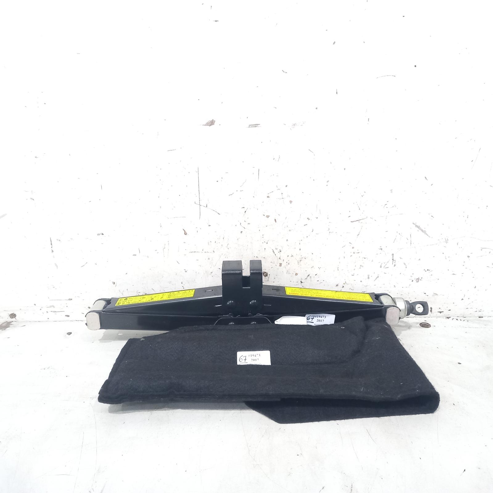 View Auto part Jack/Tool Kit Hyundai Tucson 2017
