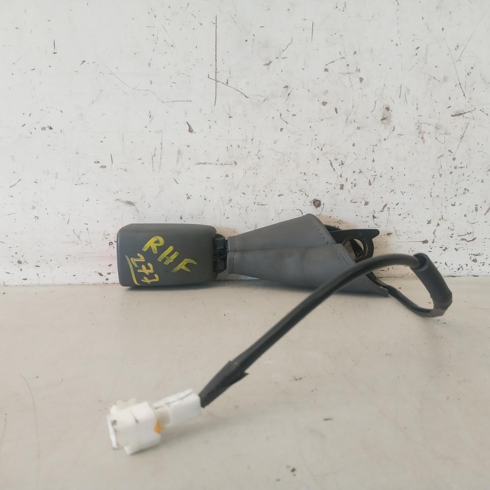 View Auto part Seatbelt/Stalk Toyota Hilux 2012