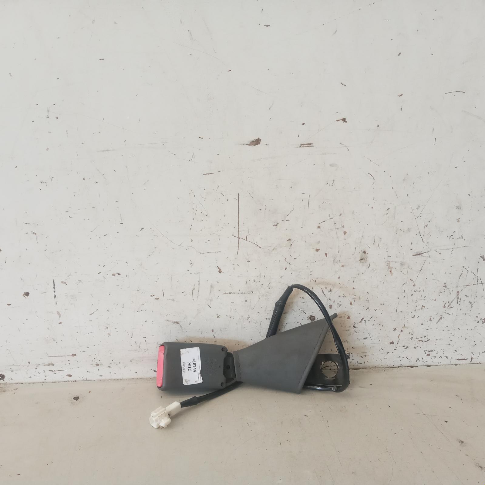 View Auto part Seatbelt/Stalk Toyota Hilux 2012