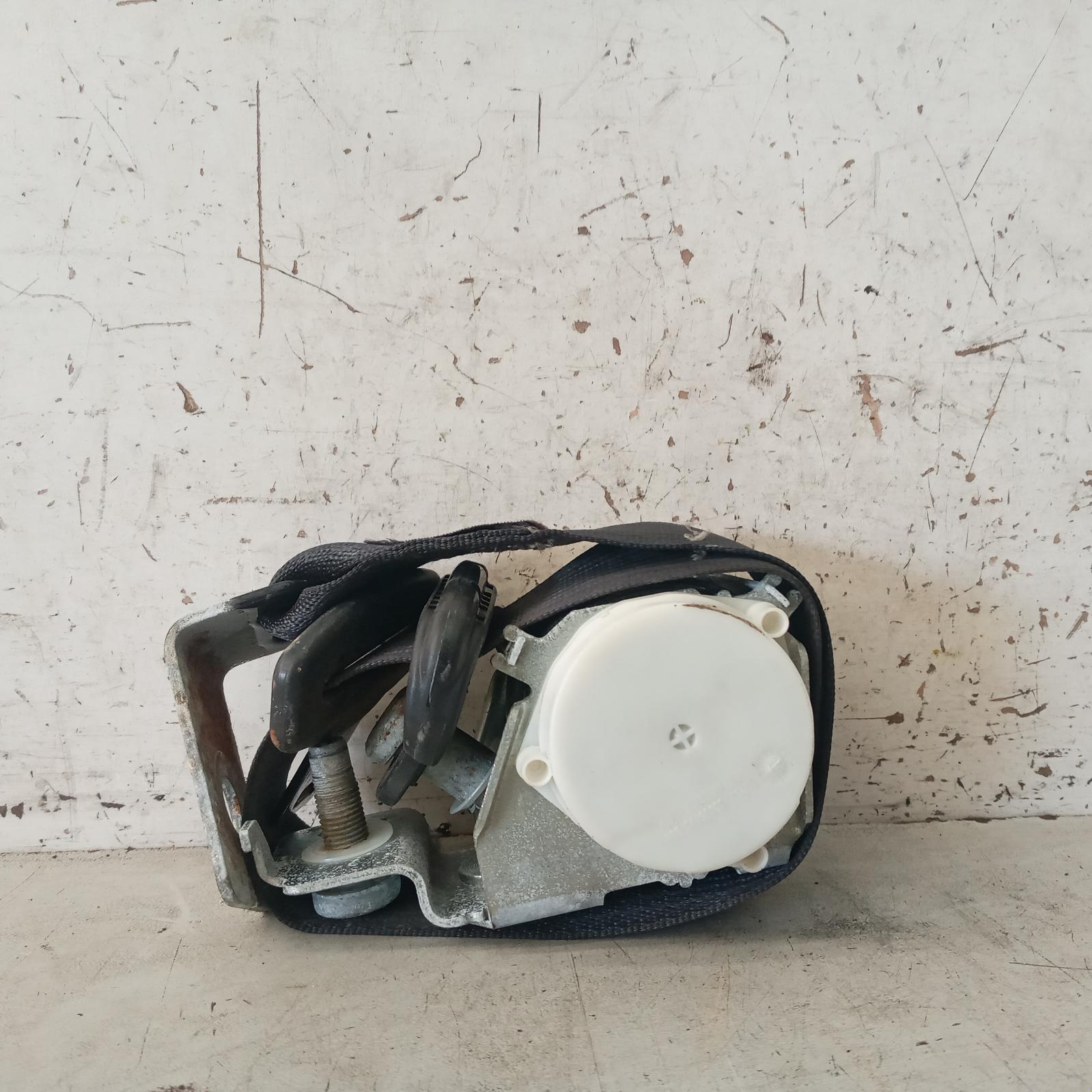 View Auto part Seatbelt/Stalk Jeep Cherokee 2012