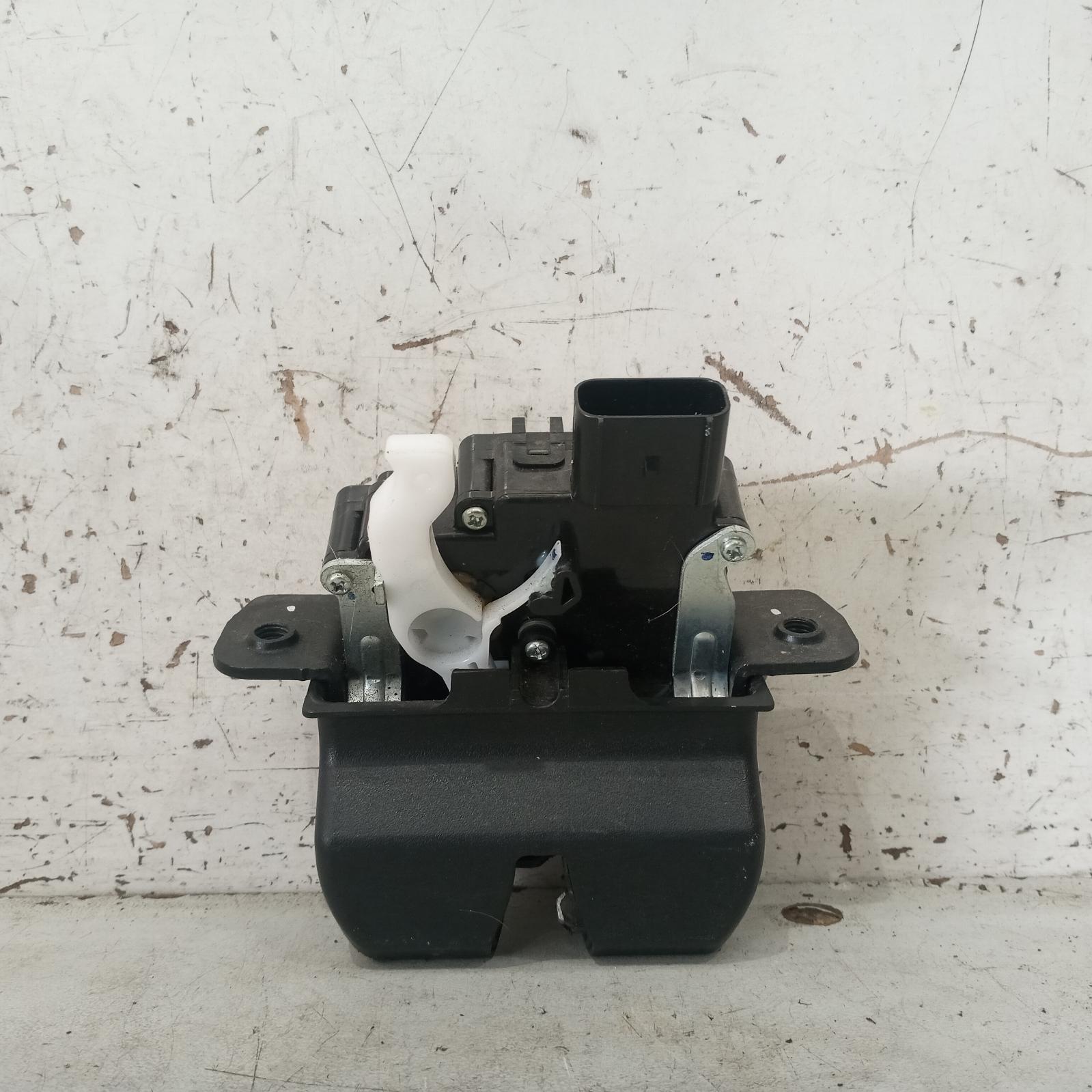 View Auto part Door/Boot/Gate Lock Kia Sportage 2016