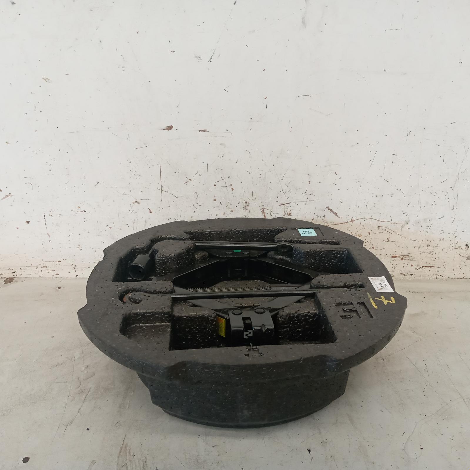 View Auto part Jack/Tool Kit Hyundai Elantra 2013
