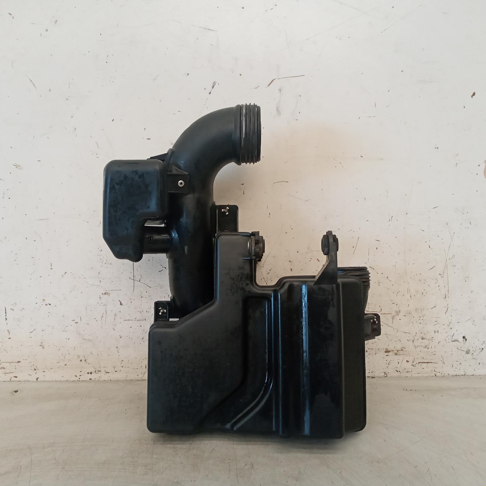 View Auto part Air Cleaner/Box Hyundai Elantra 2013