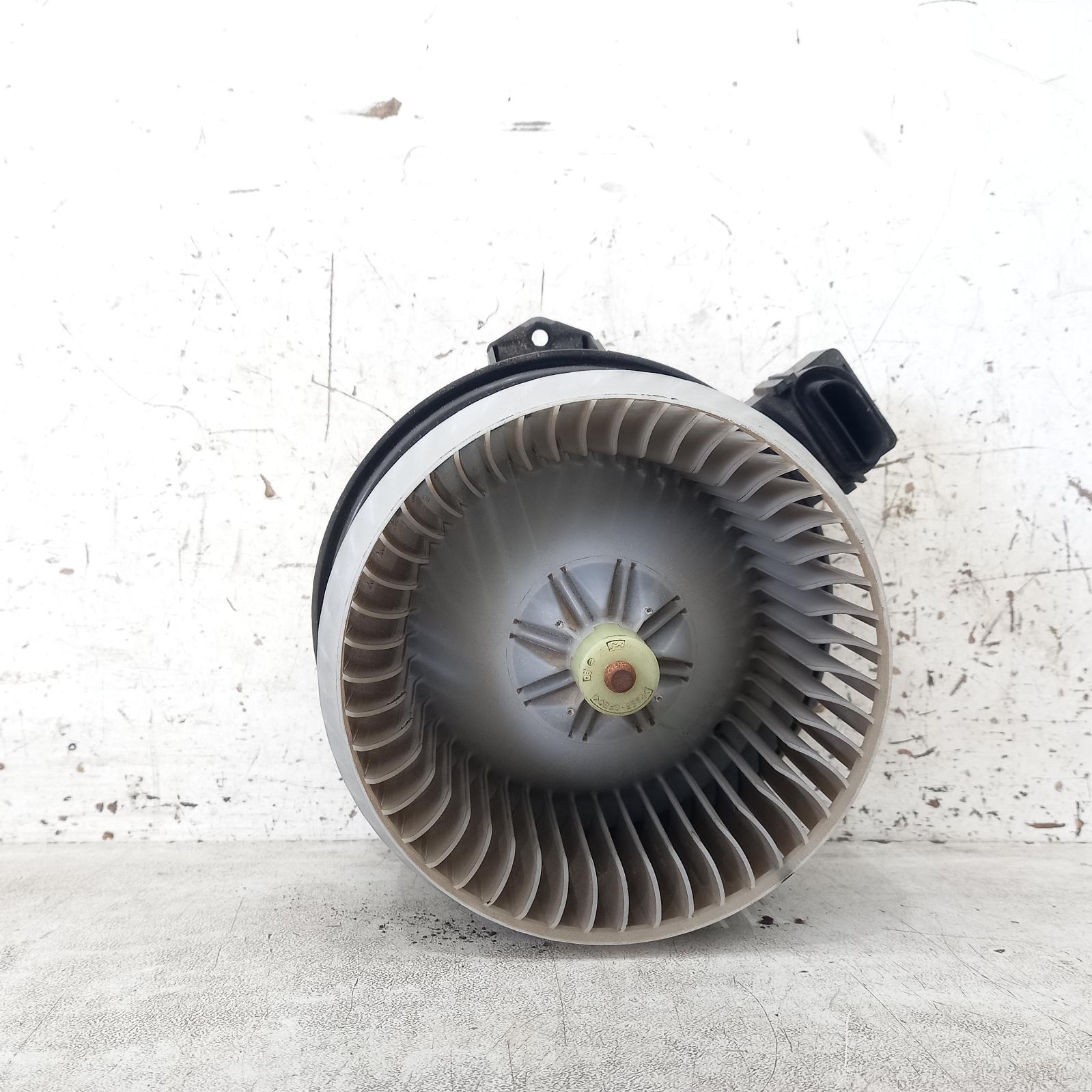 View Auto part Heater Fan Motor Toyota Hilux 2008