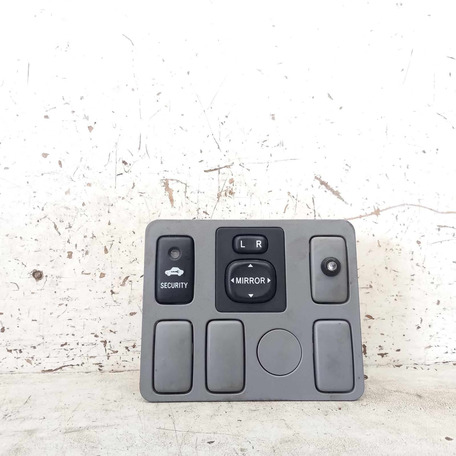 View Auto part Misc Switch/Relay Toyota Hilux 2008